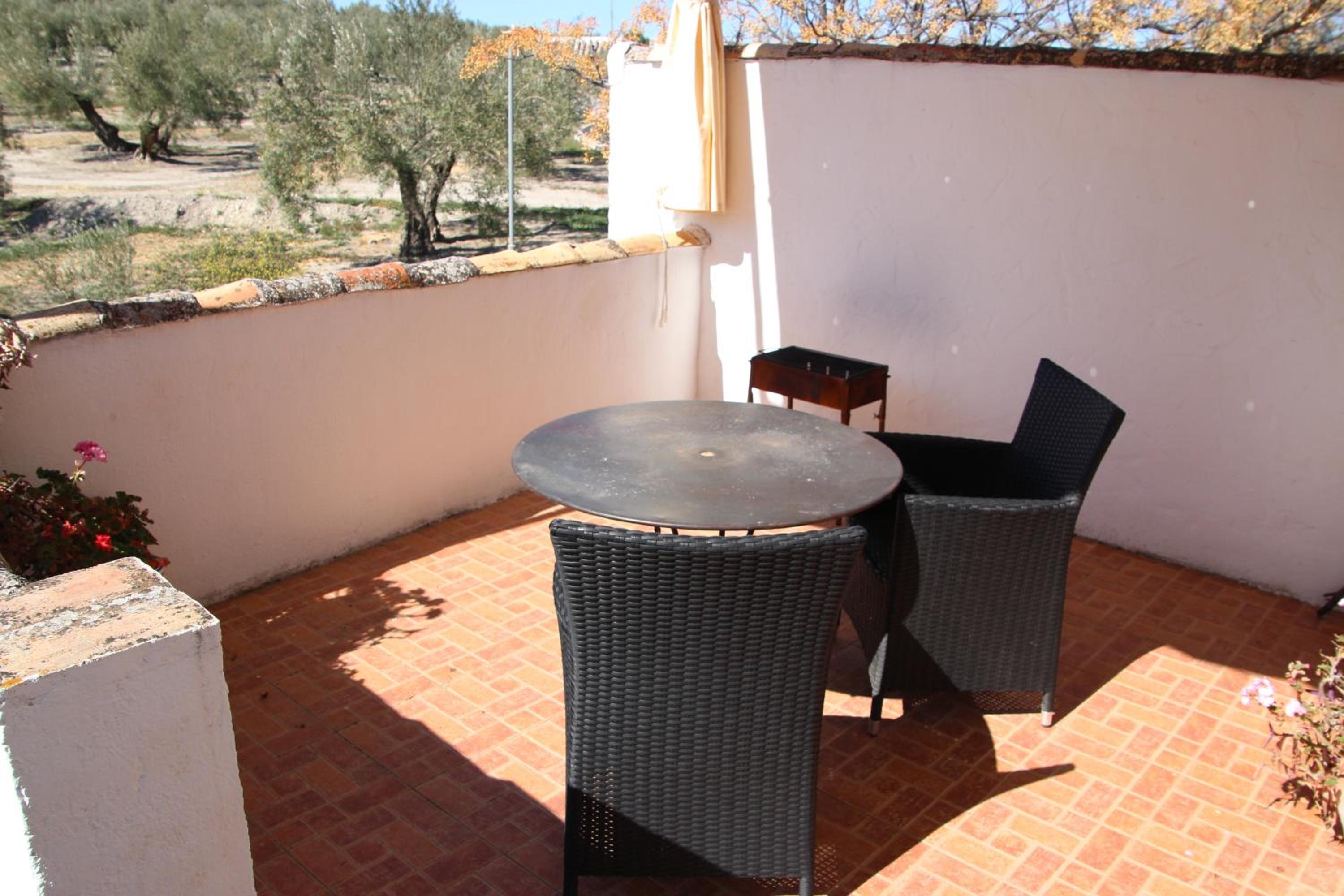 One-Bedroom Apartment - Photo 2