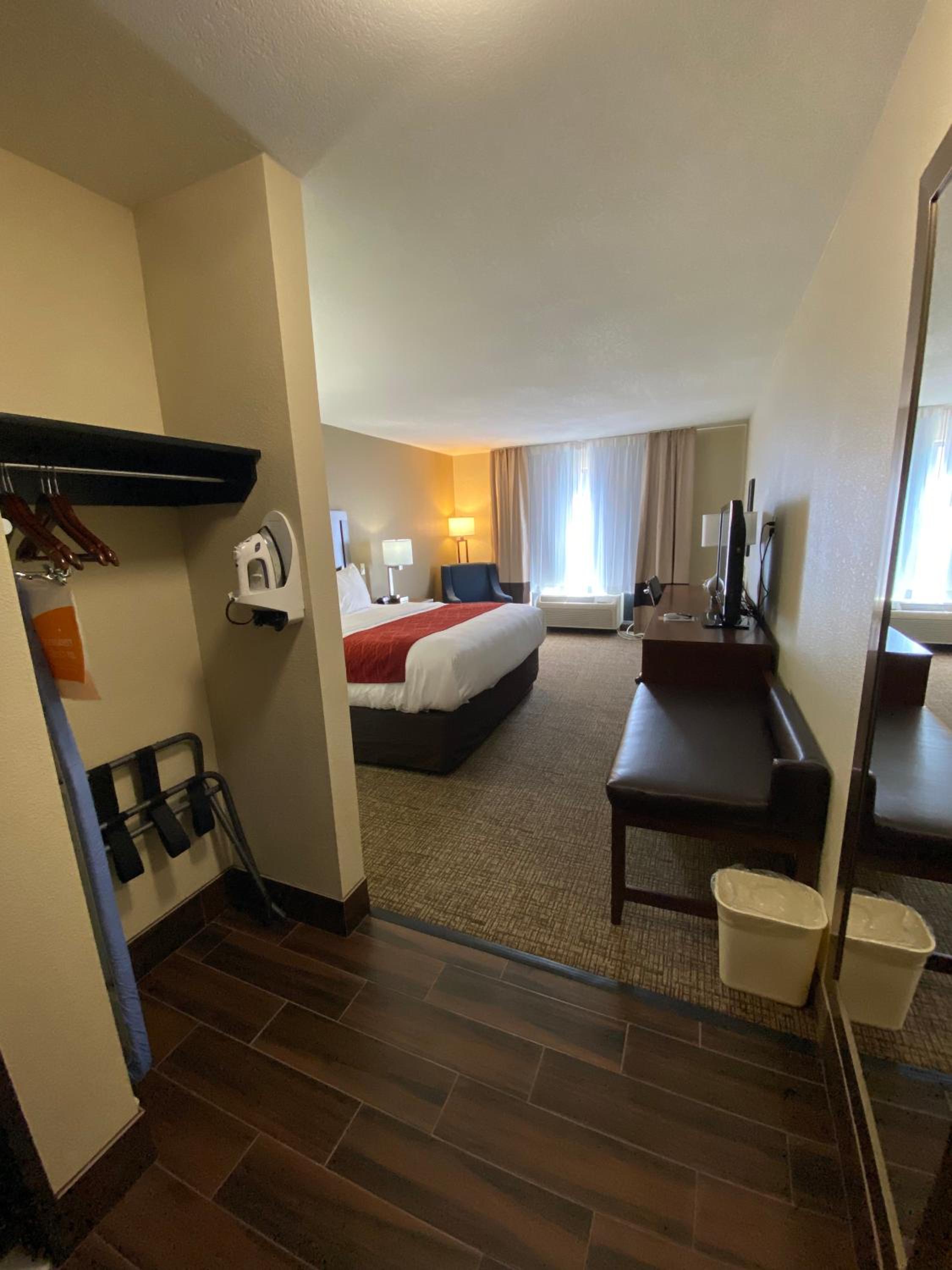 Standard King Room - Non Smoking - Photo 8