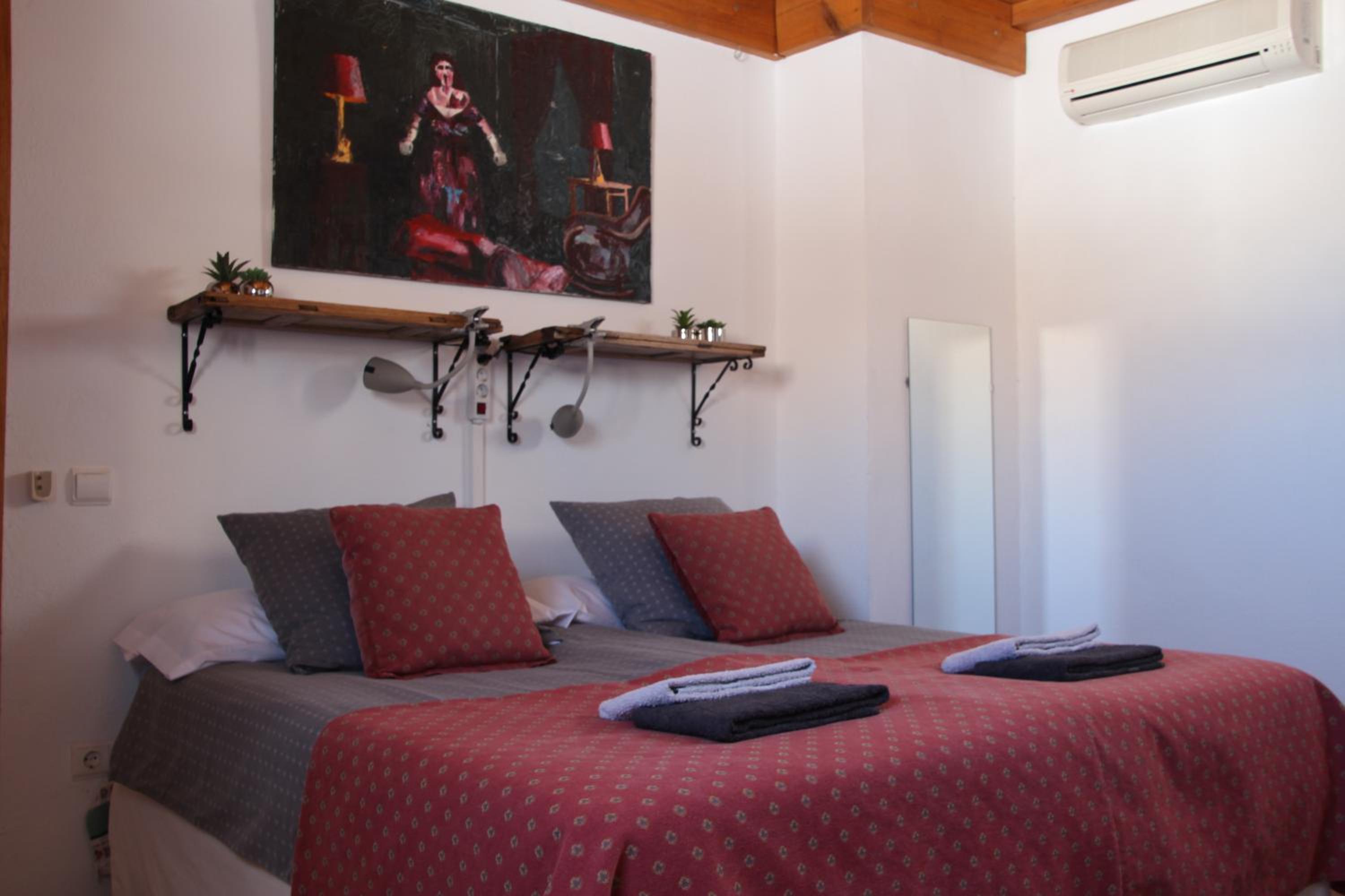 One-Bedroom Apartment - Photo 1