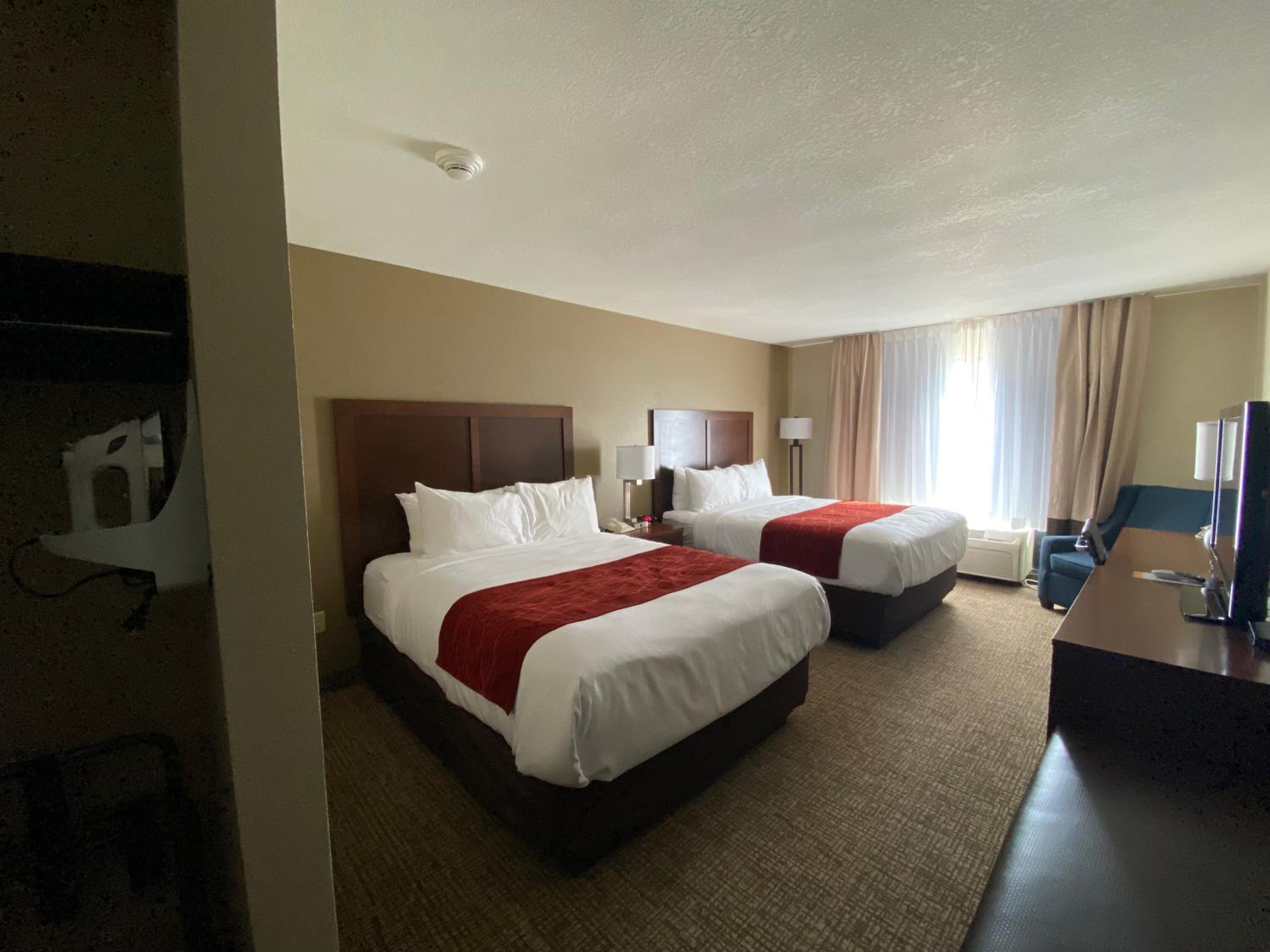 Standard Queen Room with Two Queen Beds - Non Smoking  - Photo 2
