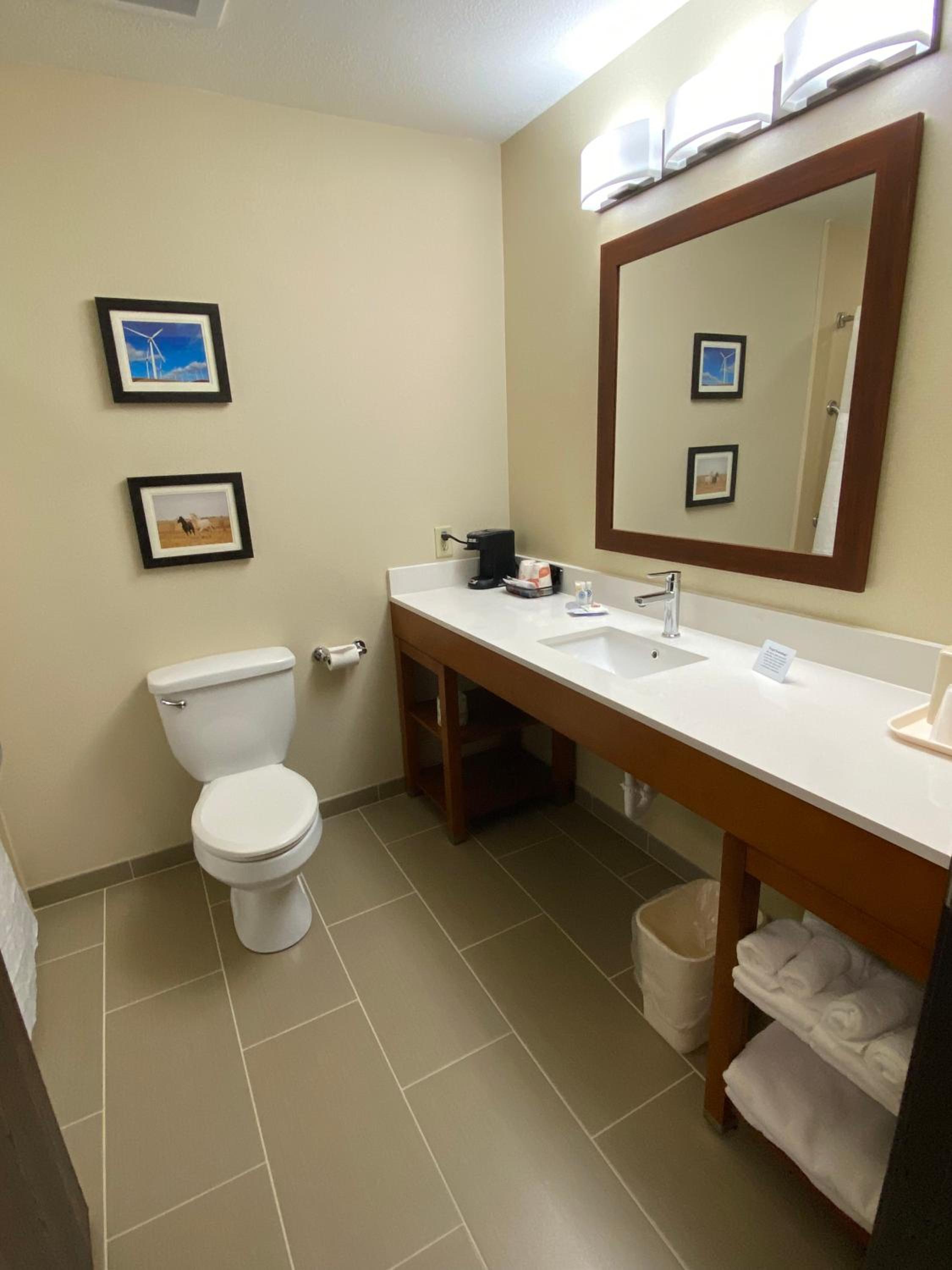 Standard King Room - Non Smoking - Photo 4