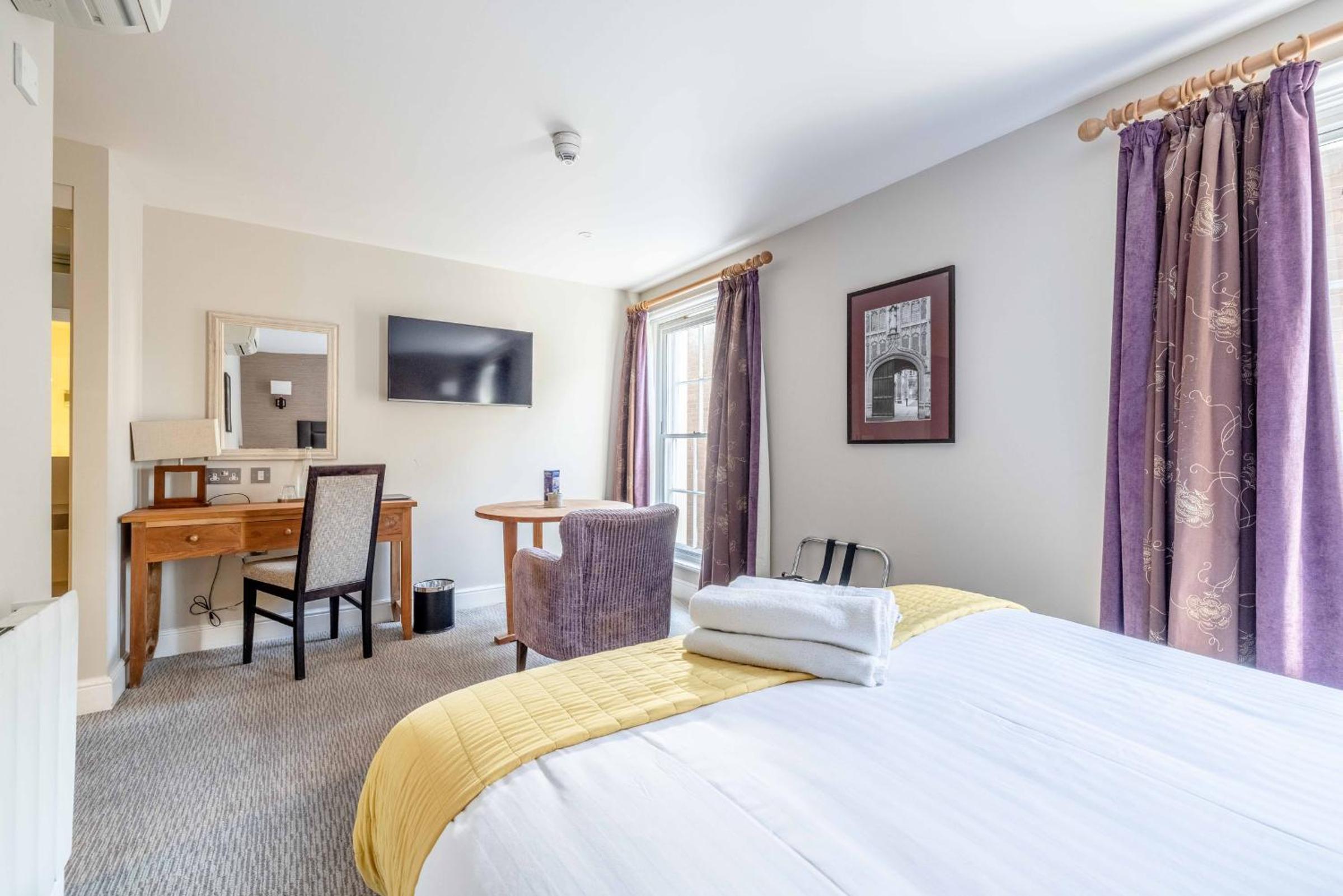 Standard Double Room - Photo 9