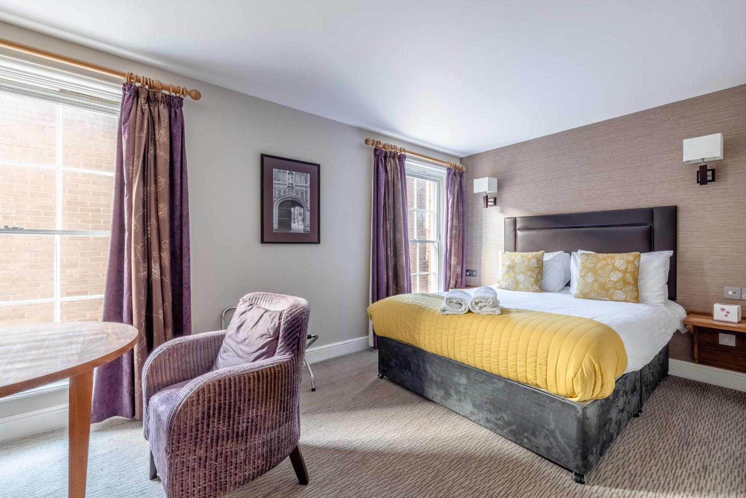 Standard Double Room - Photo 11
