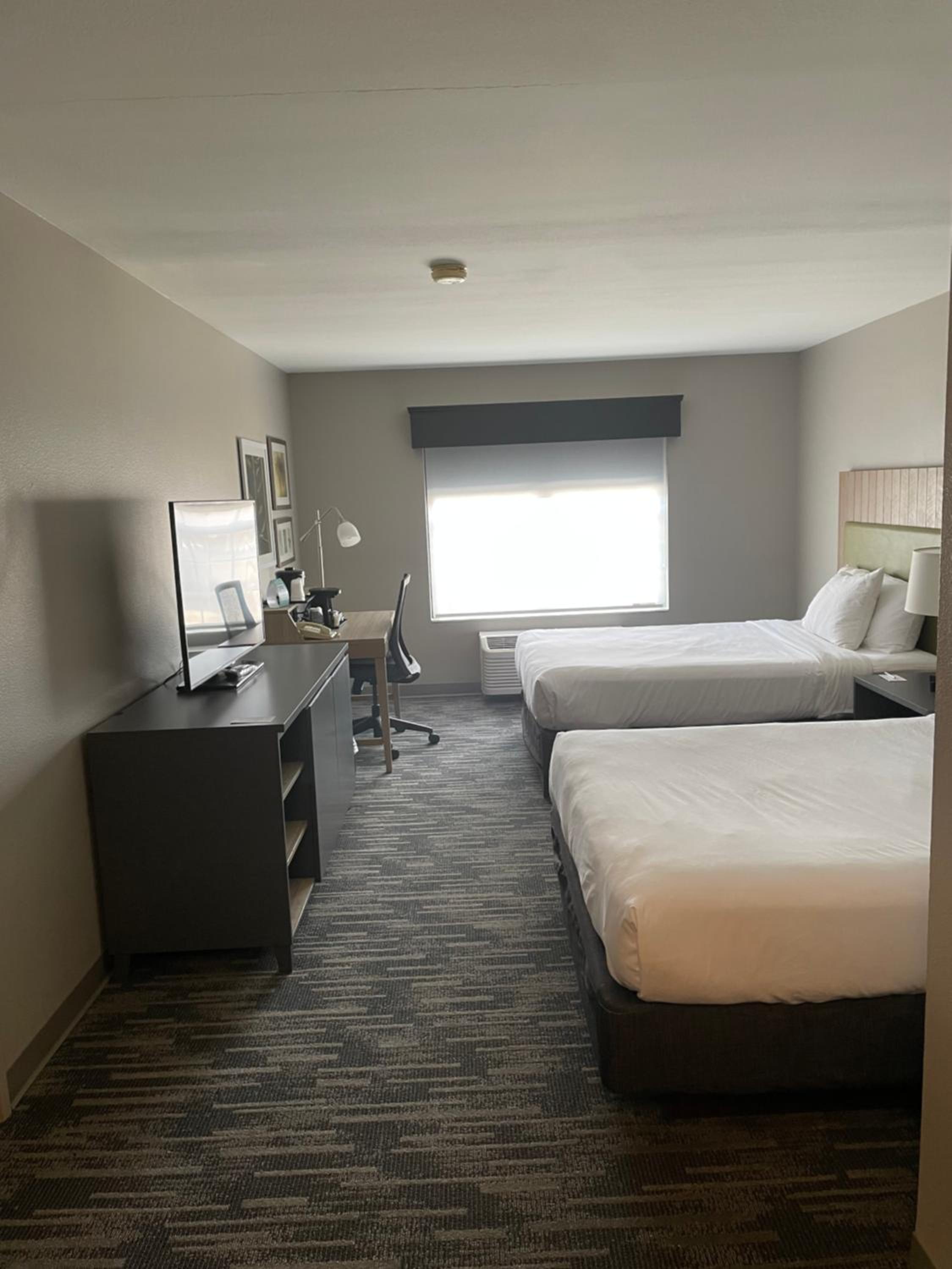 Queen Room with Two Queen Beds - Disability Access photo 2