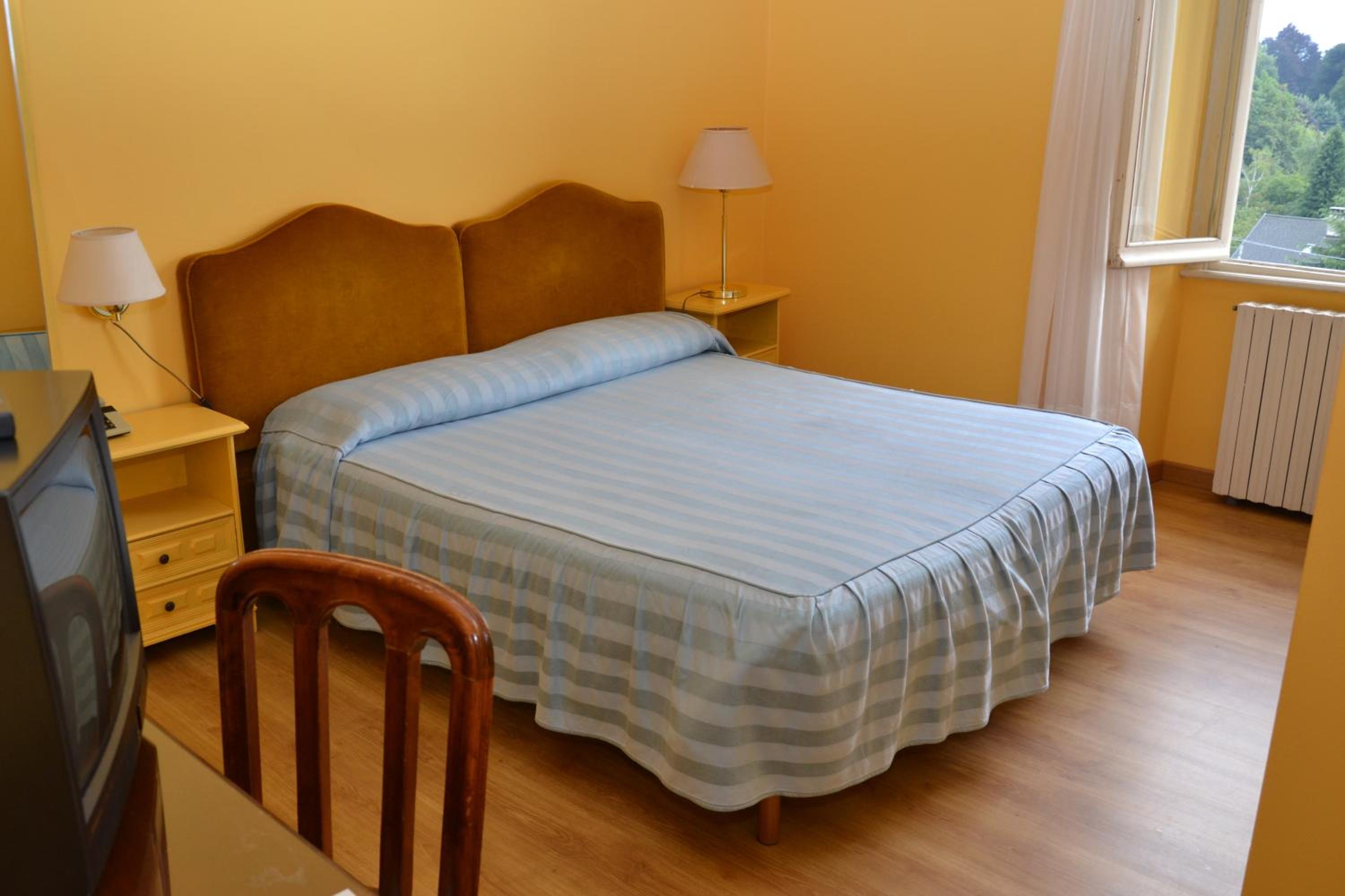 Doppel- oder Zweibettzimmer