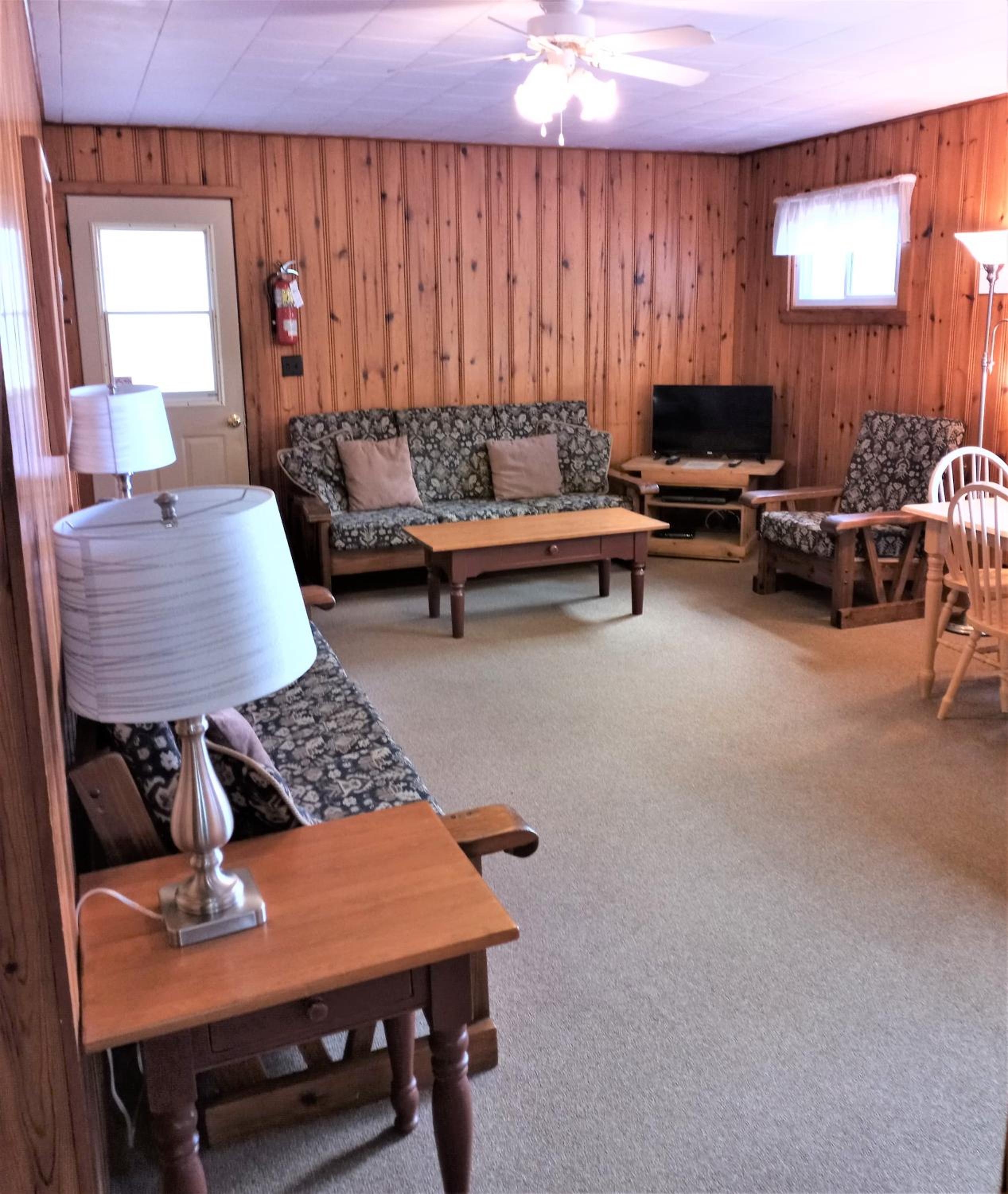 Large Three-Bedroom Cottage photo 3