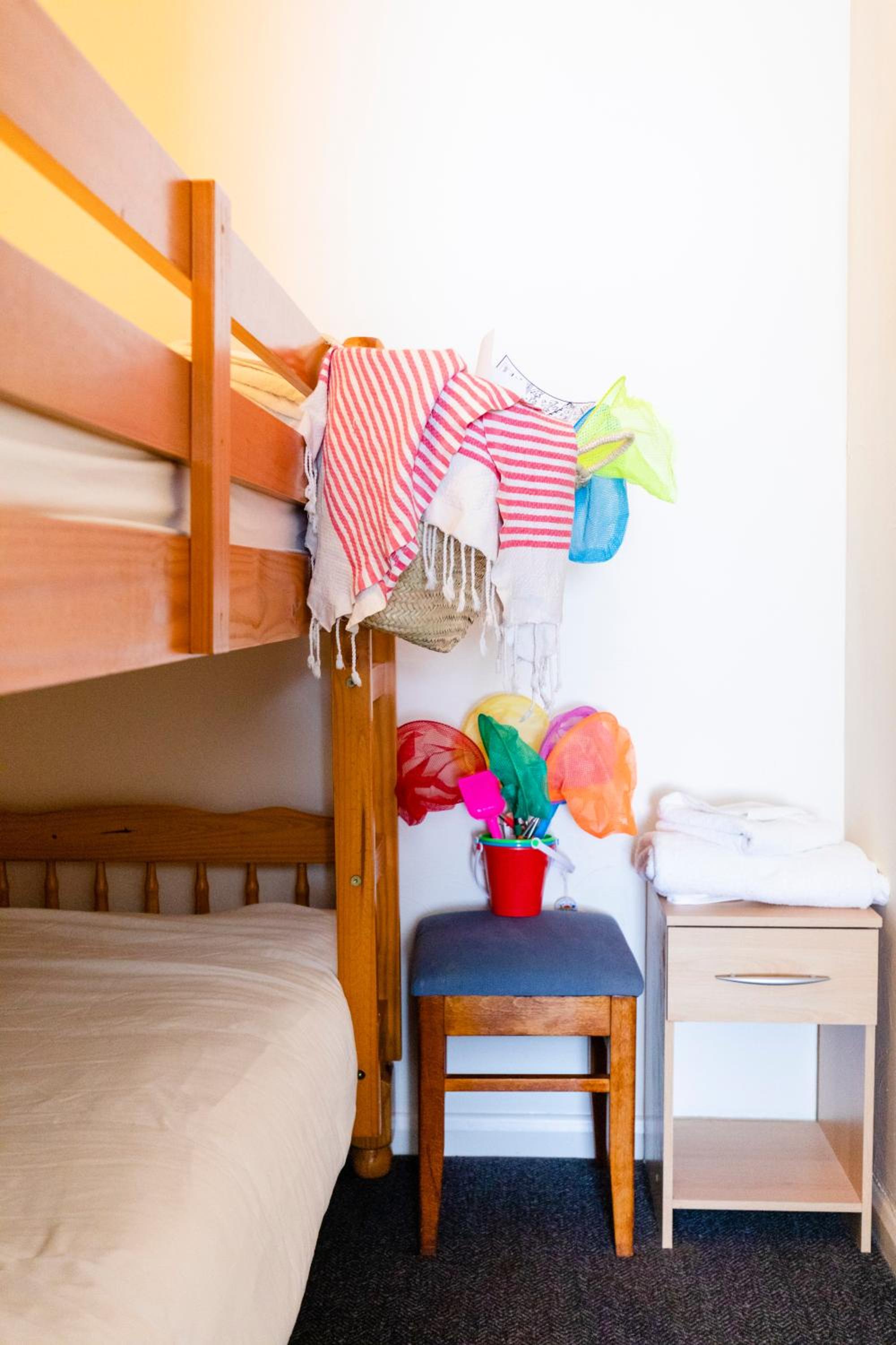 King Room with Bunk Beds and Sea View - Photo 8