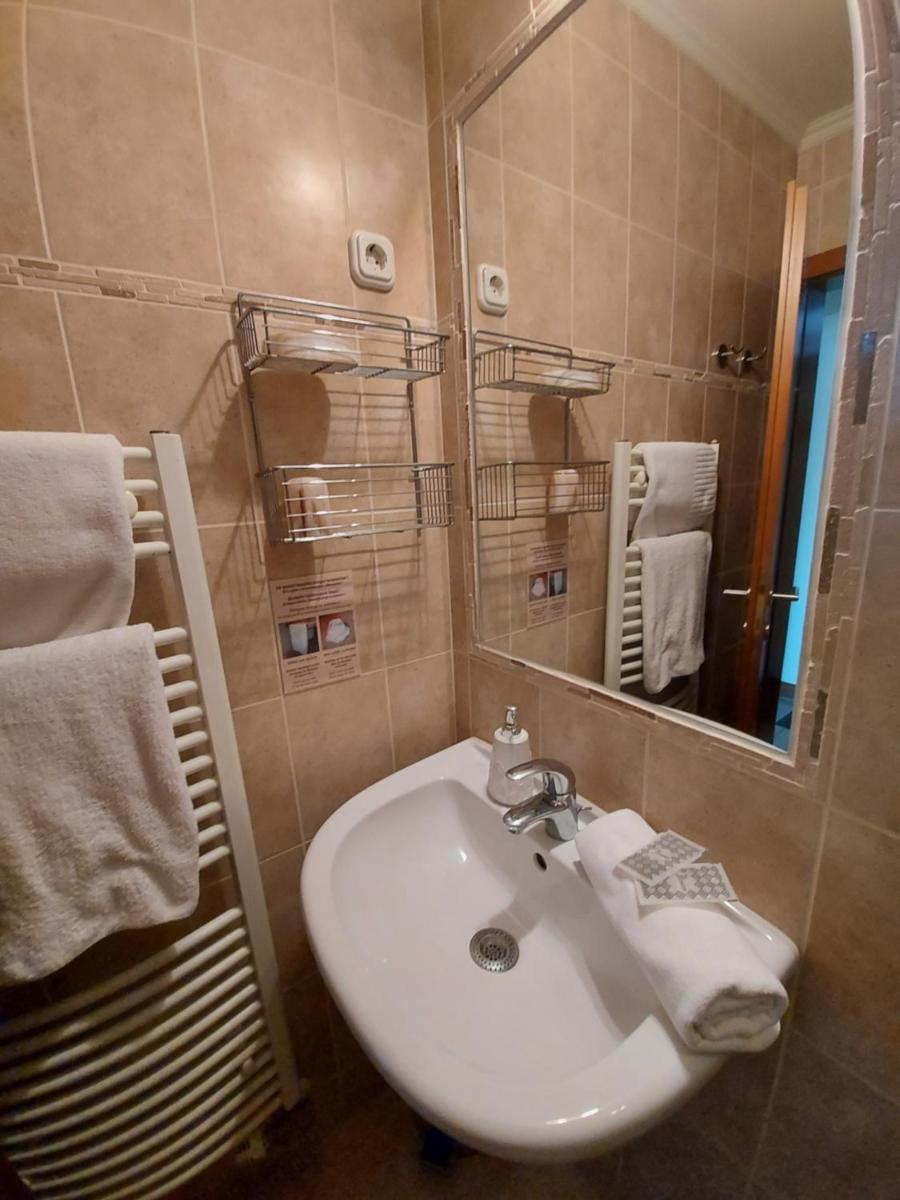 Standard Double Room - Photo 4