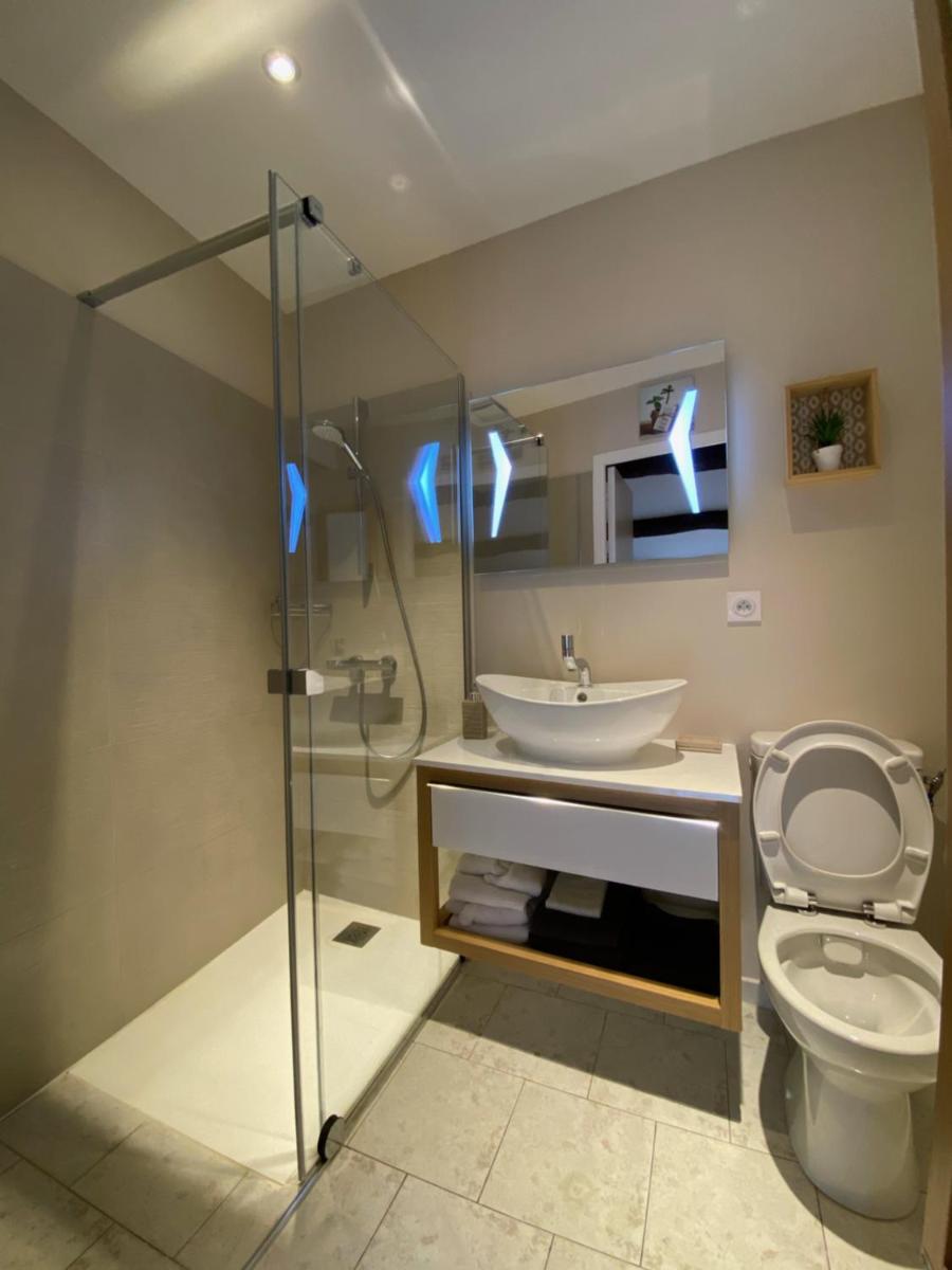 Double Room with Private Bathroom photo 2