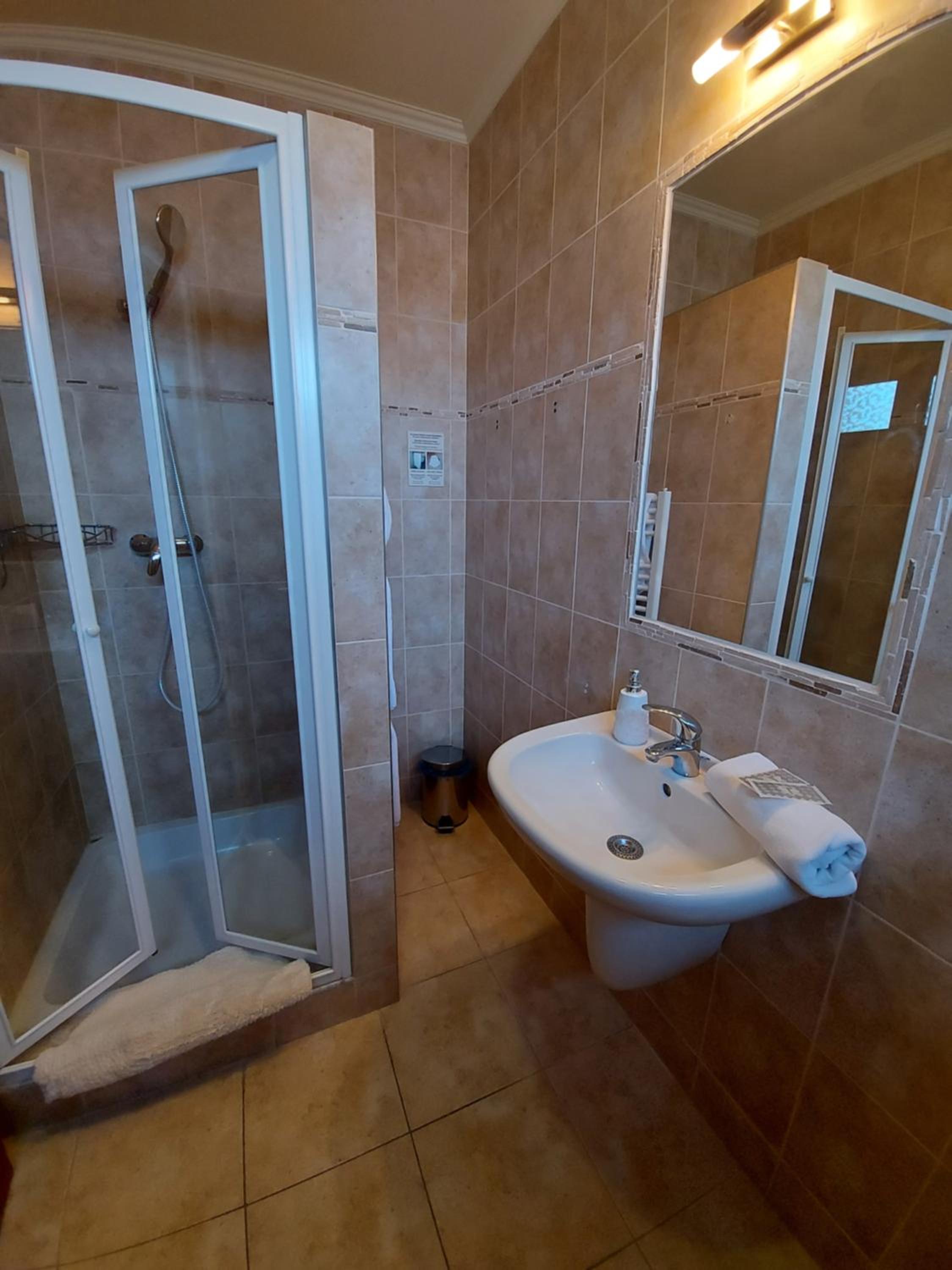 Deluxe Apartment - Photo 9