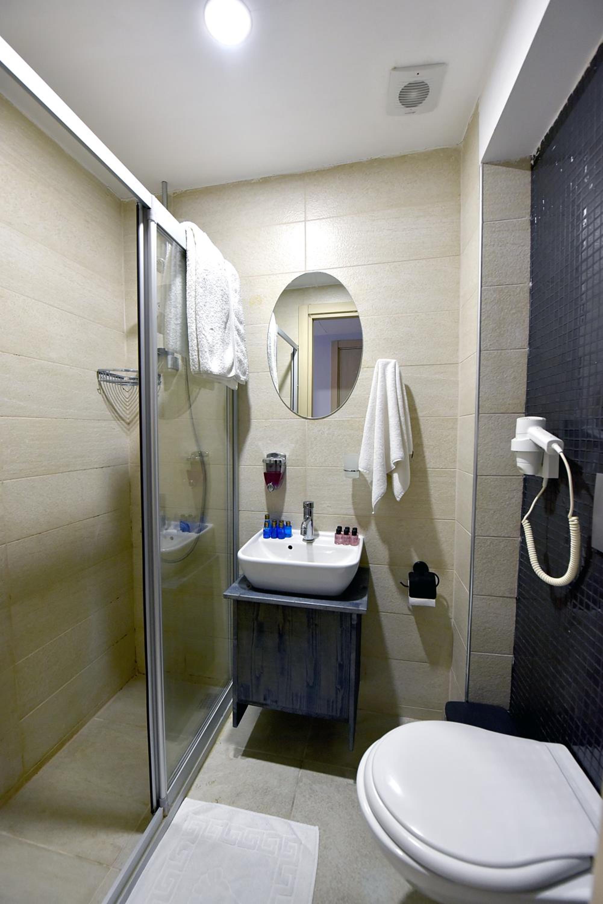 Budget Double Room photo 3