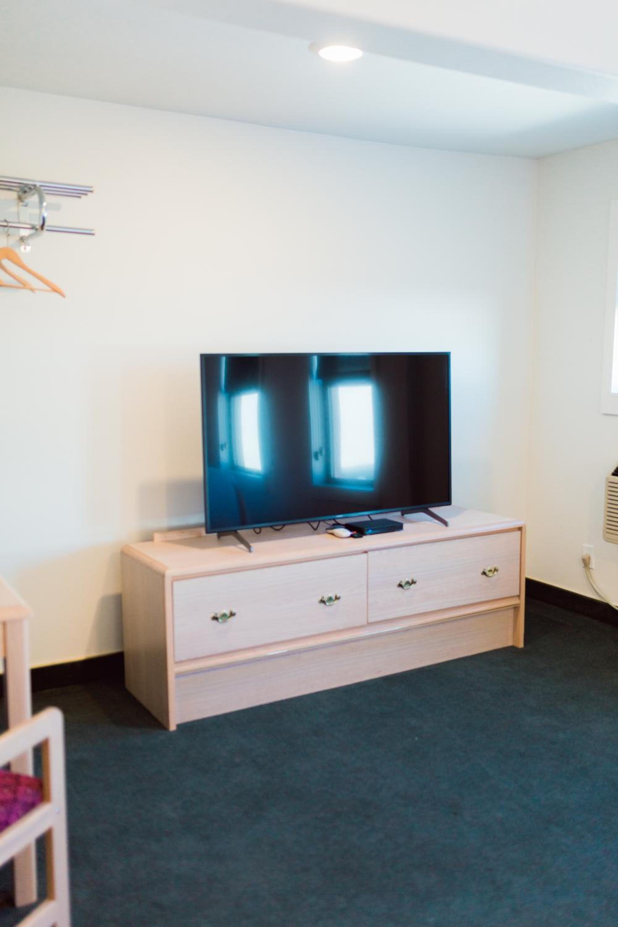 Family Room - Photo 2
