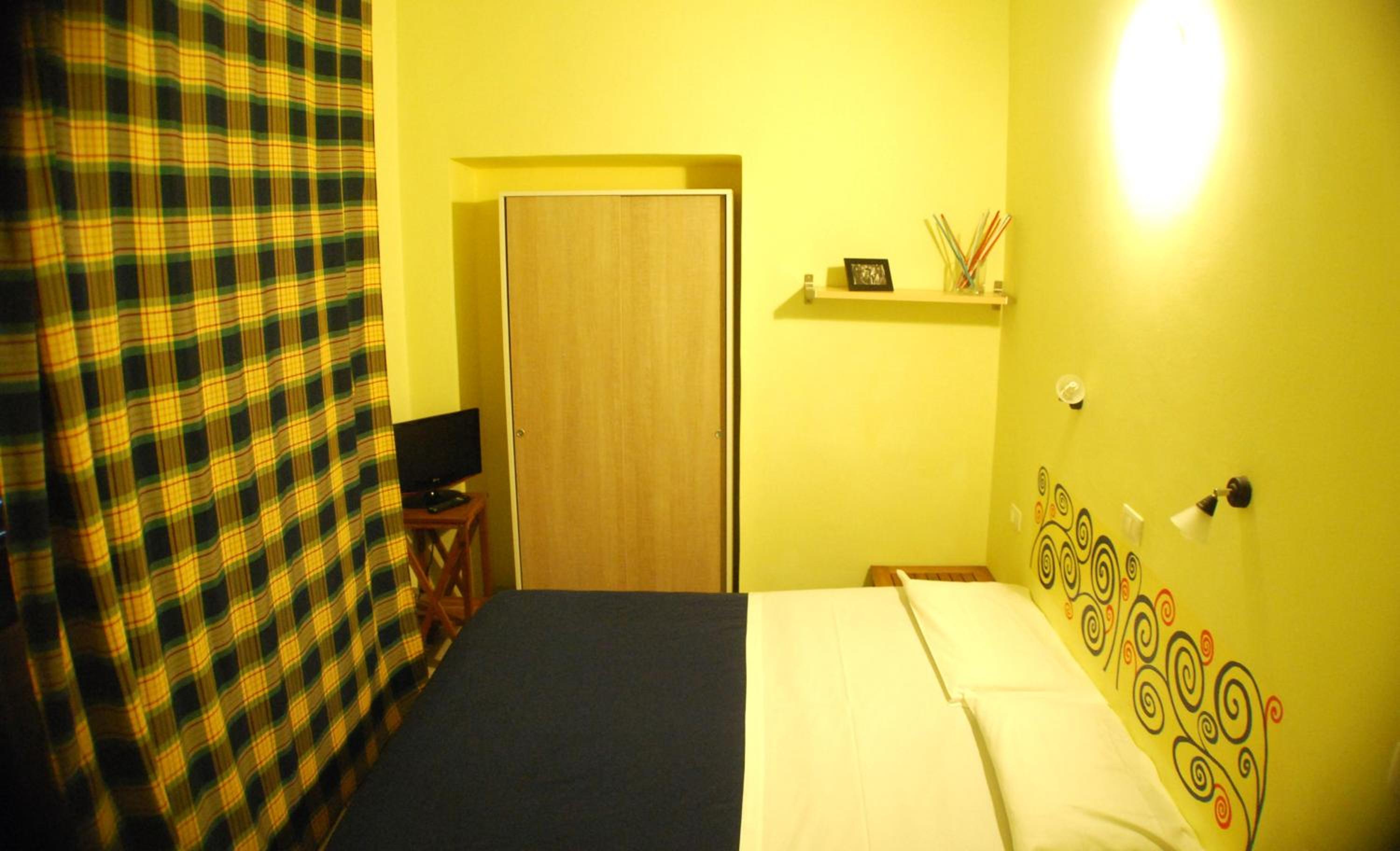 Double Room - Photo 11