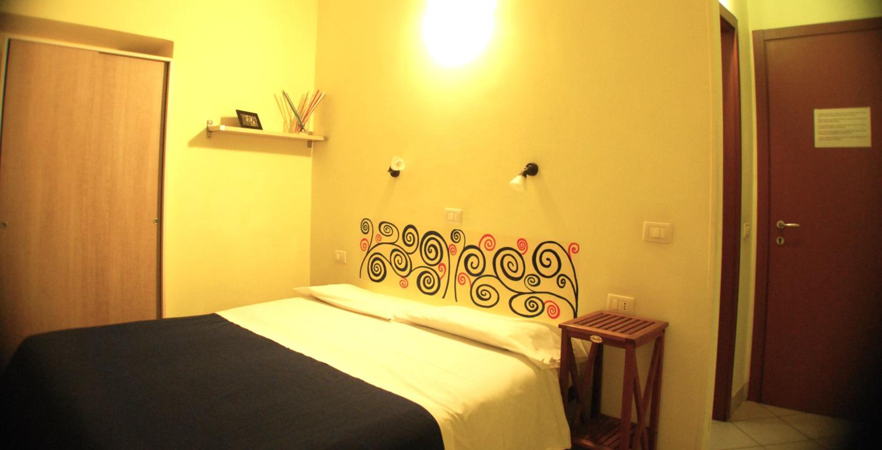 Double Room - Photo 12