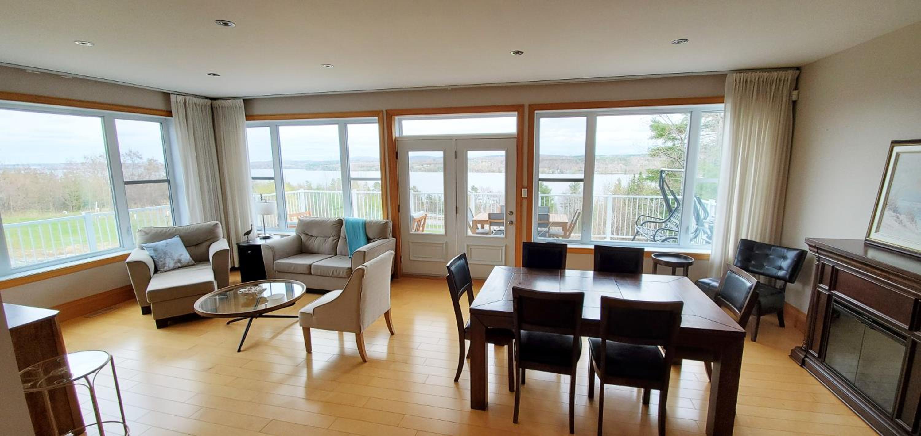Apartment with Lake View