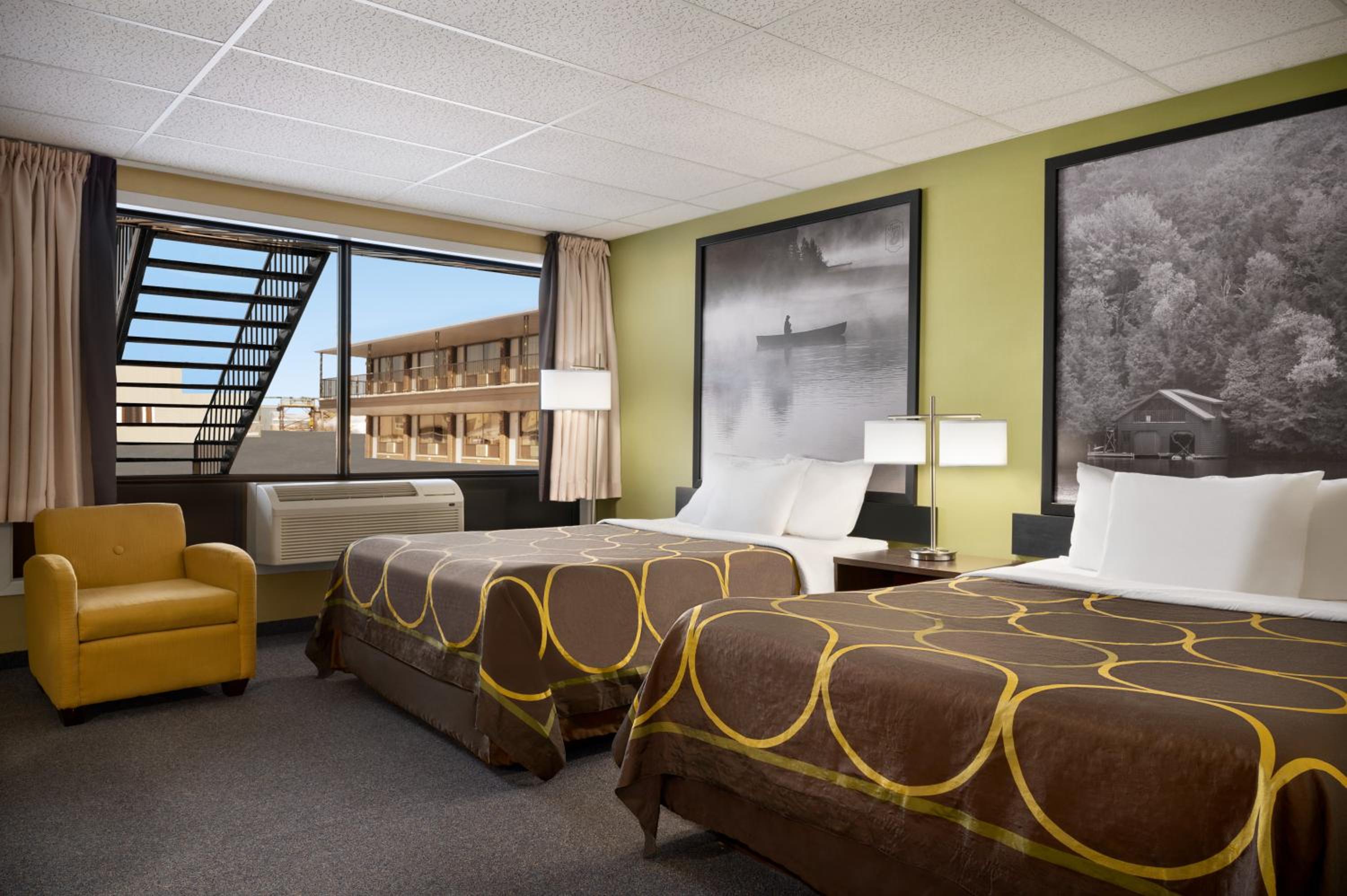 Queen Room with Two Queen Beds - Second Floor/Non-Smoking - Photo 3