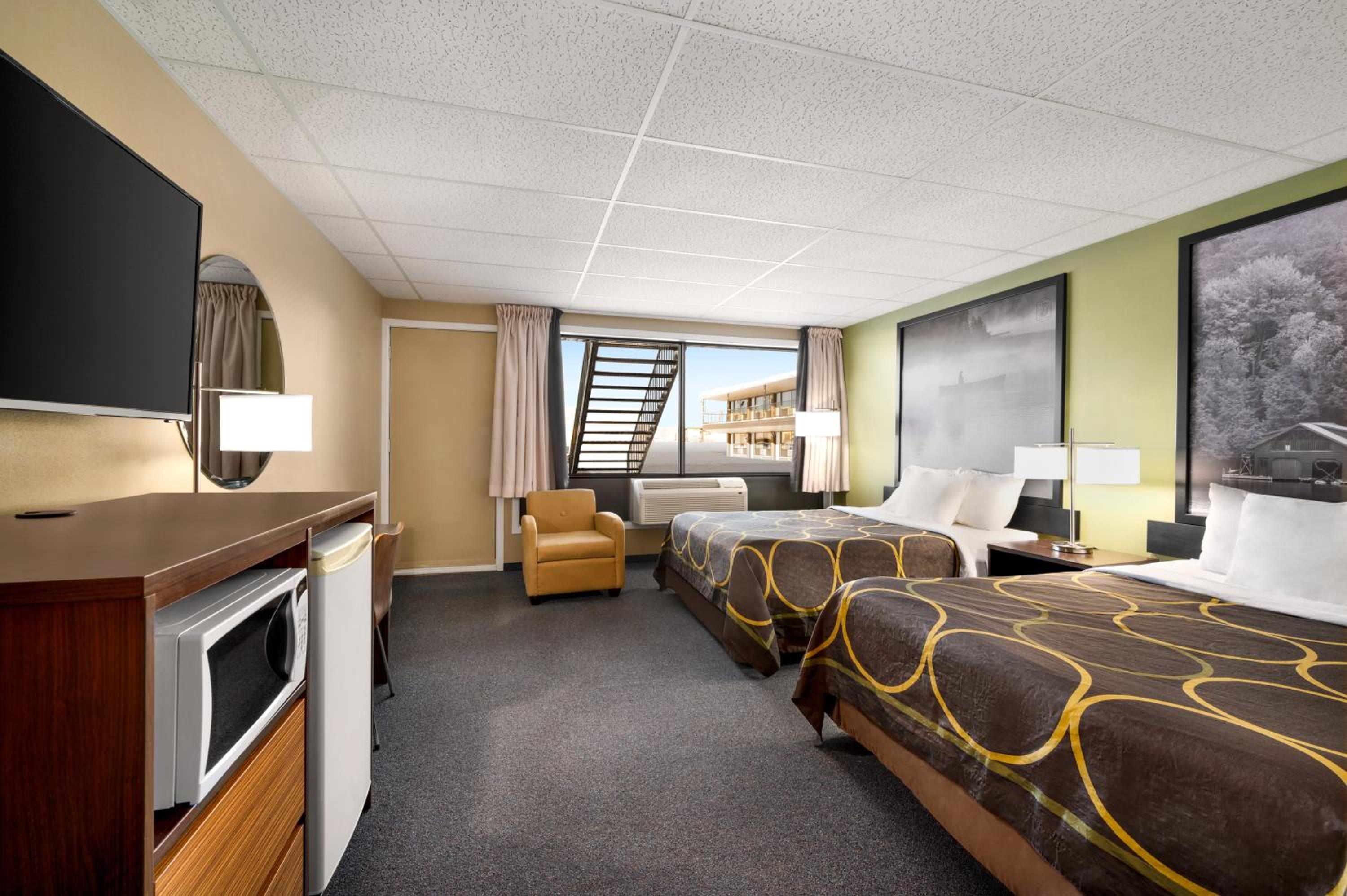 Queen Room with Two Queen Beds - Second Floor/Non-Smoking - Photo 1