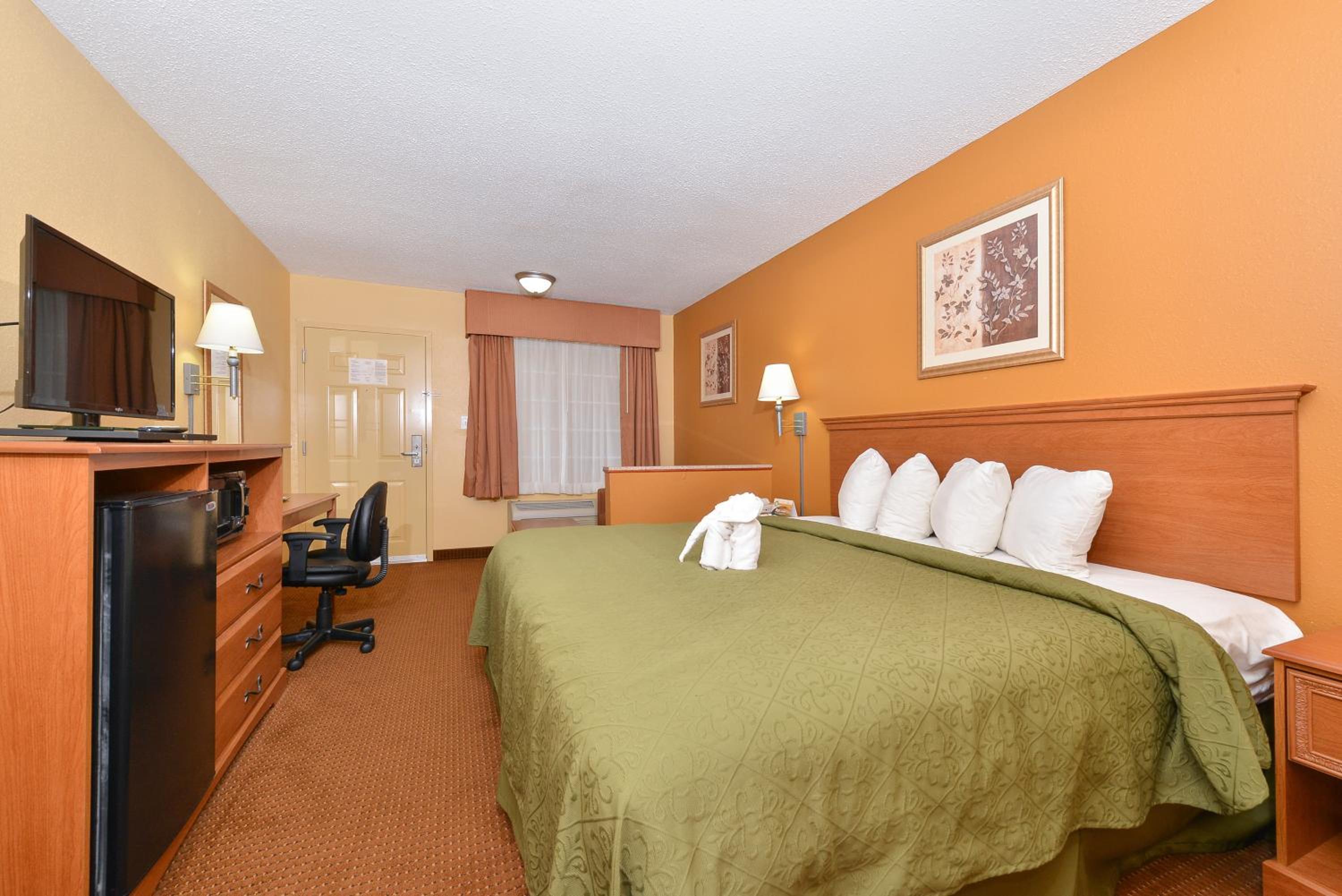 King Room - Non-Smoking - Photo 2