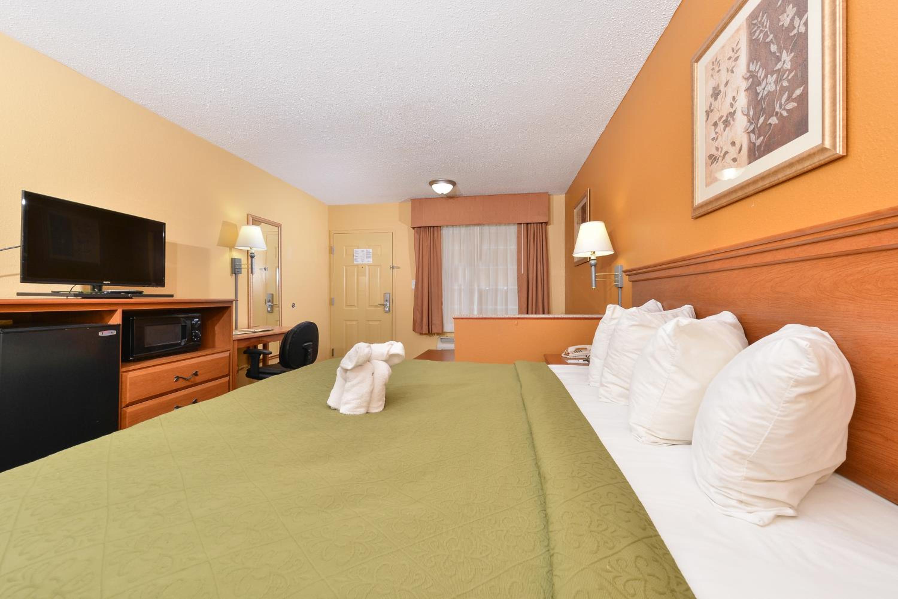 King Room - Non-Smoking - Photo 3