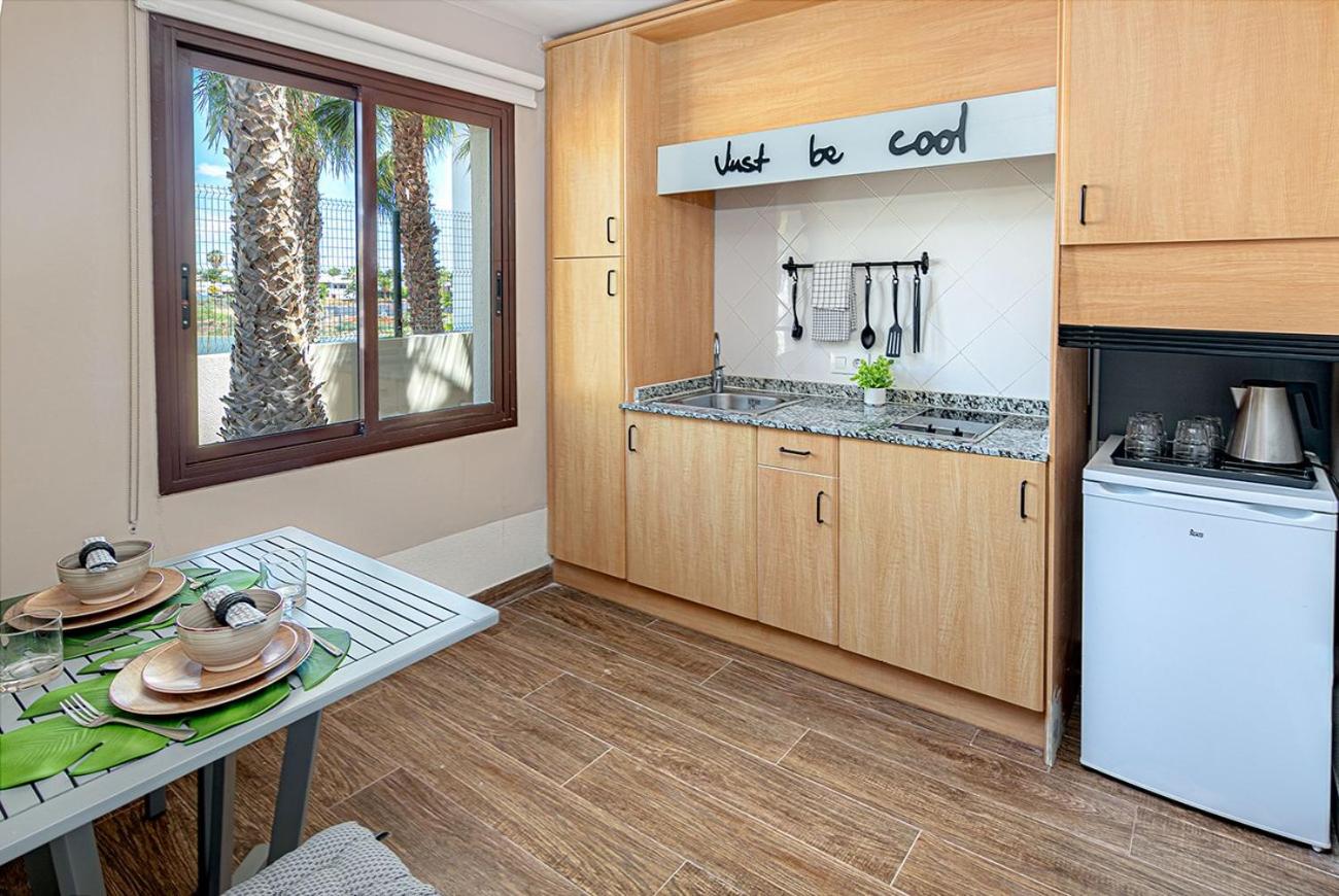 One-Bedroom Apartment One-Bedroom Apartment