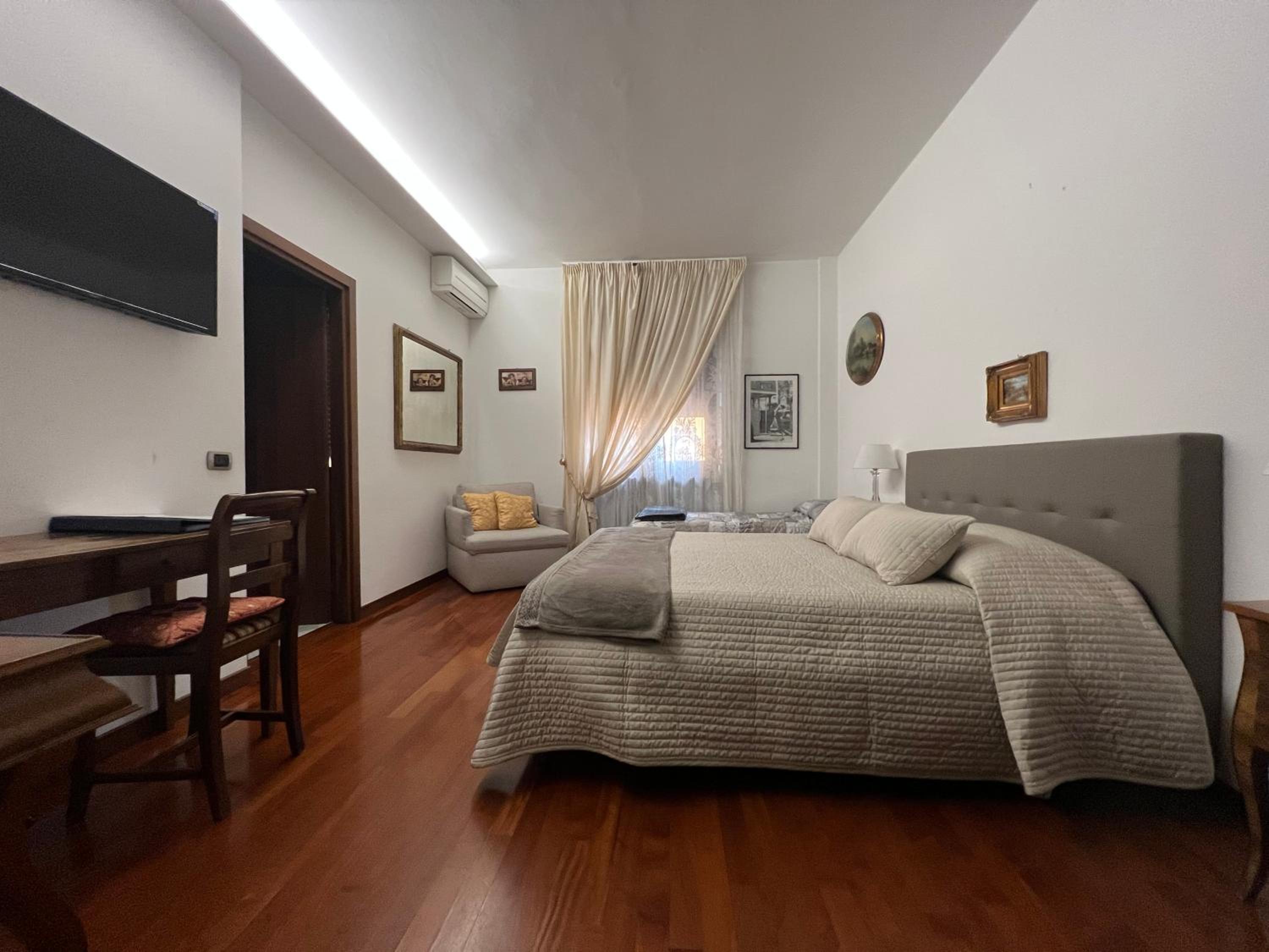Triple Room with Private Bathroom - Photo 5