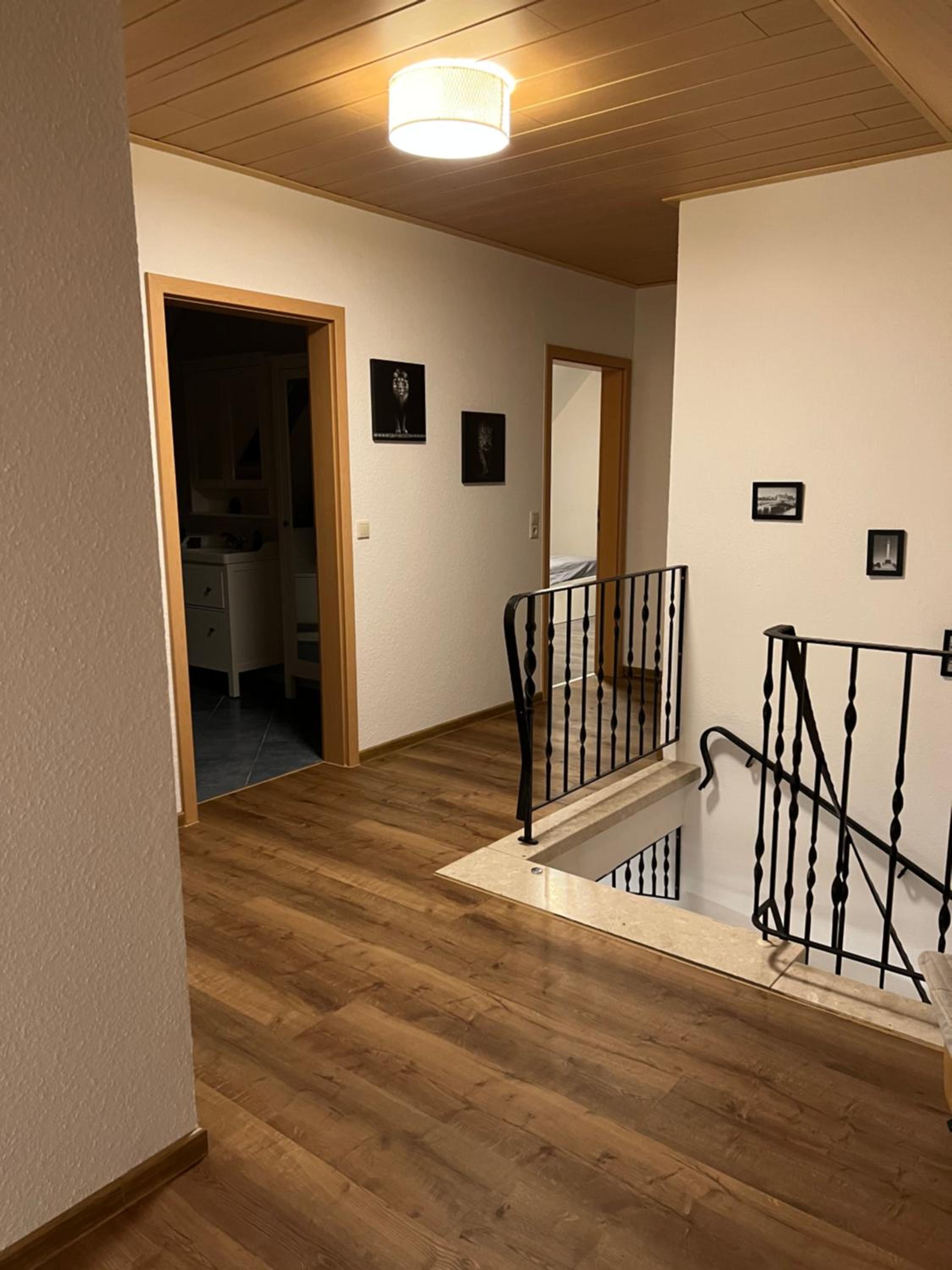 Five-Bedroom House photo 2