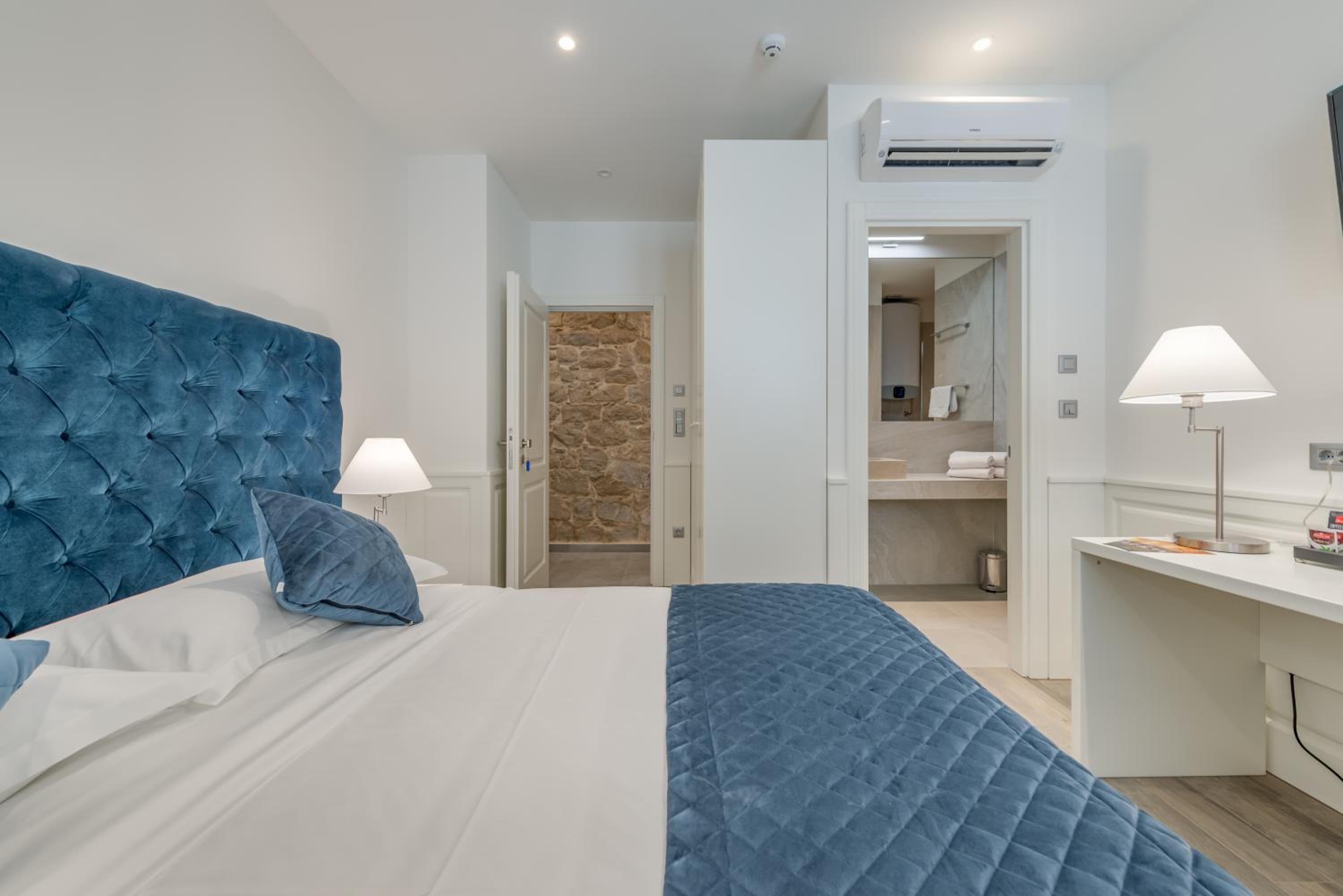 Standard Double Room - Photo 2