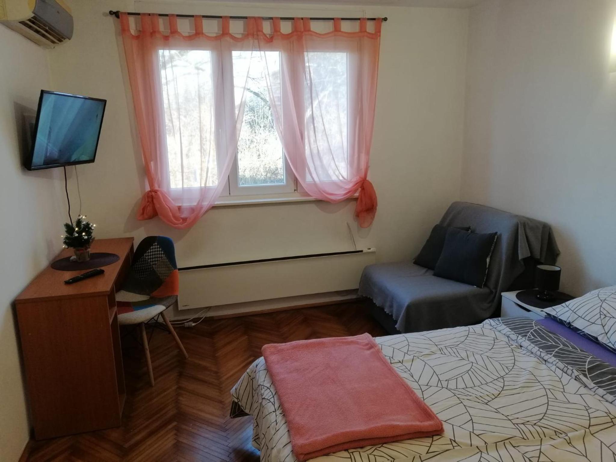One-Bedroom Apartment - Photo 38