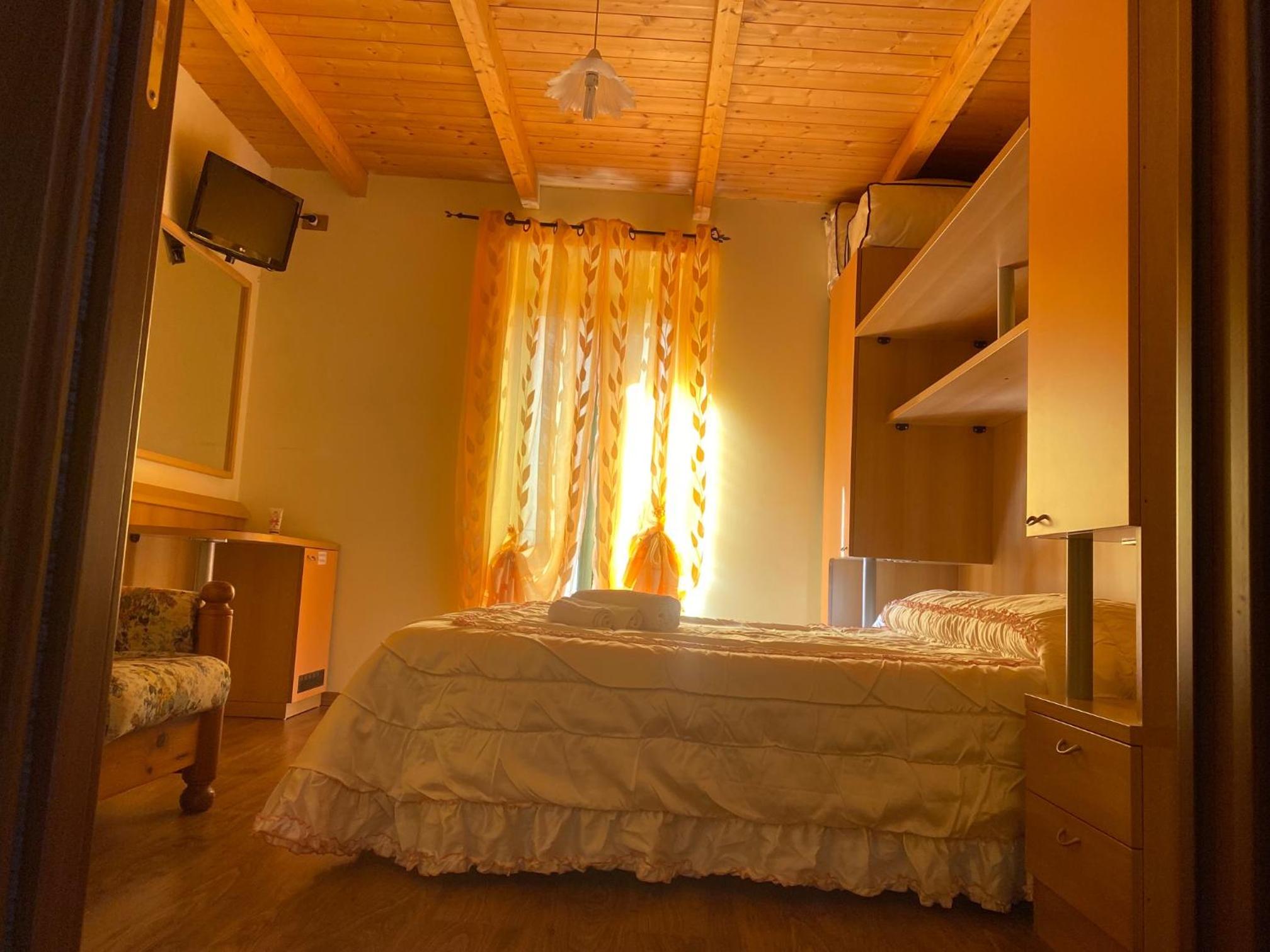One-Bedroom House - Photo 29