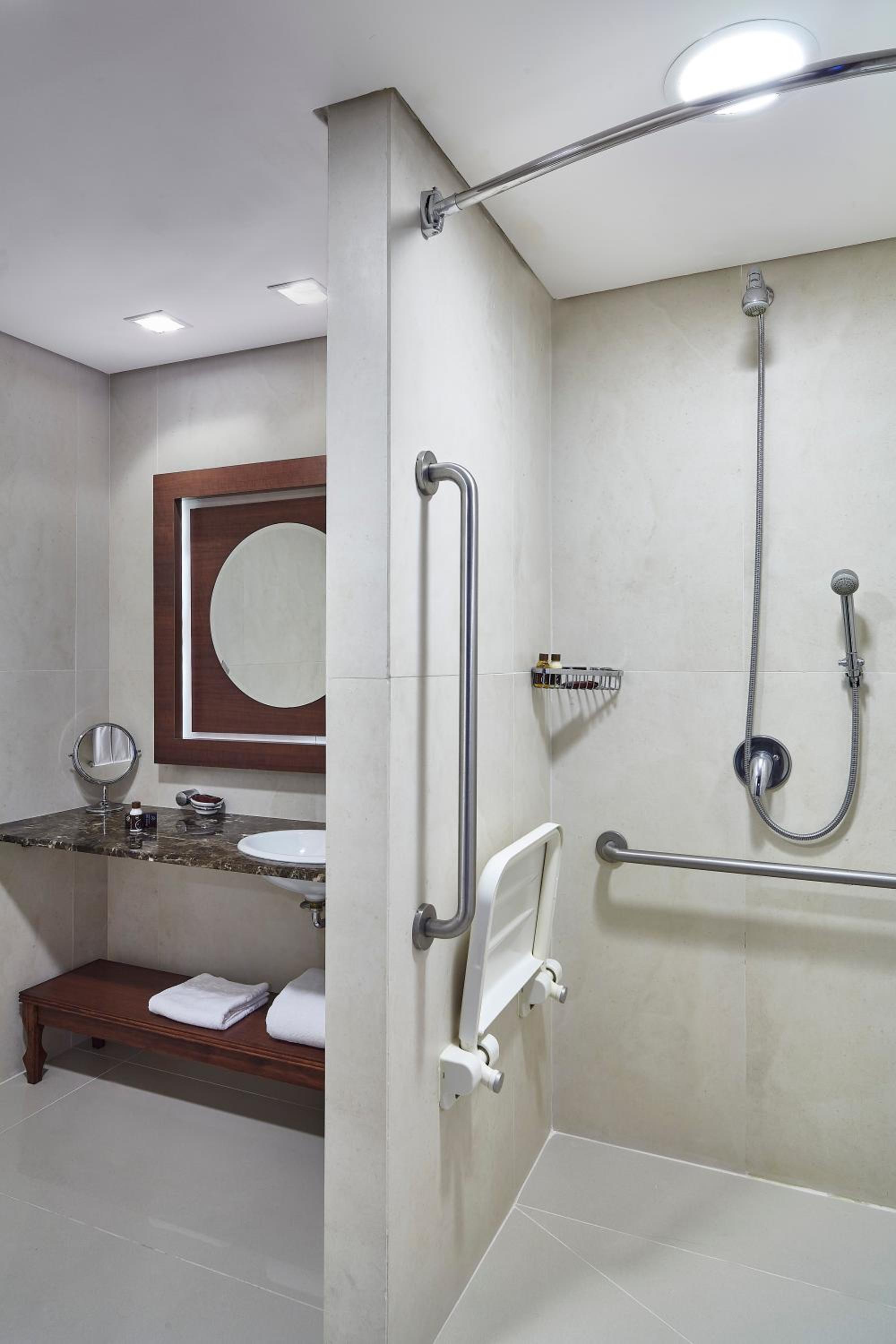 Superior King Room with Roll-In Shower - Mobility Access