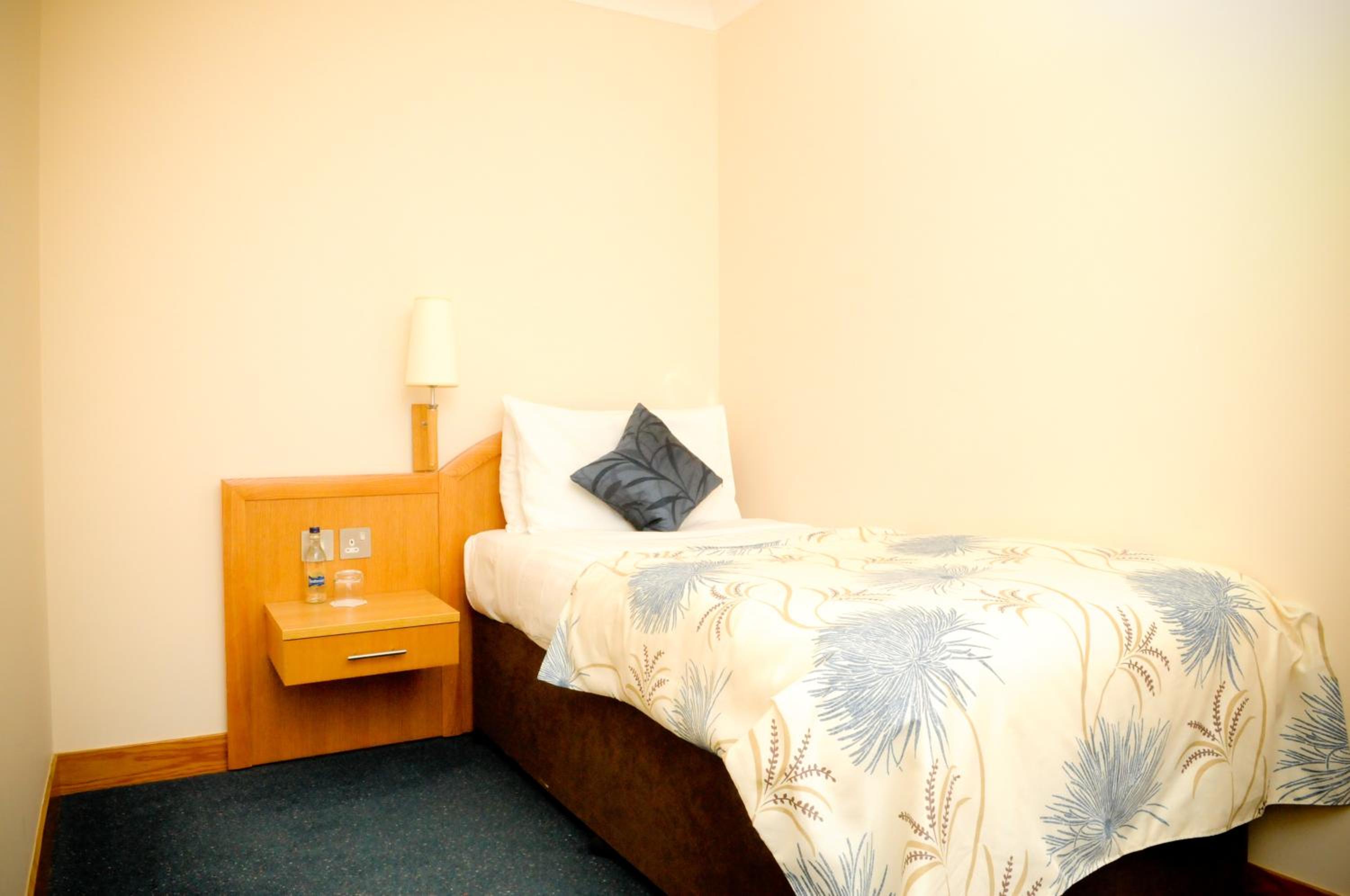 Superior Triple Room- Wheelchair Access photo 3