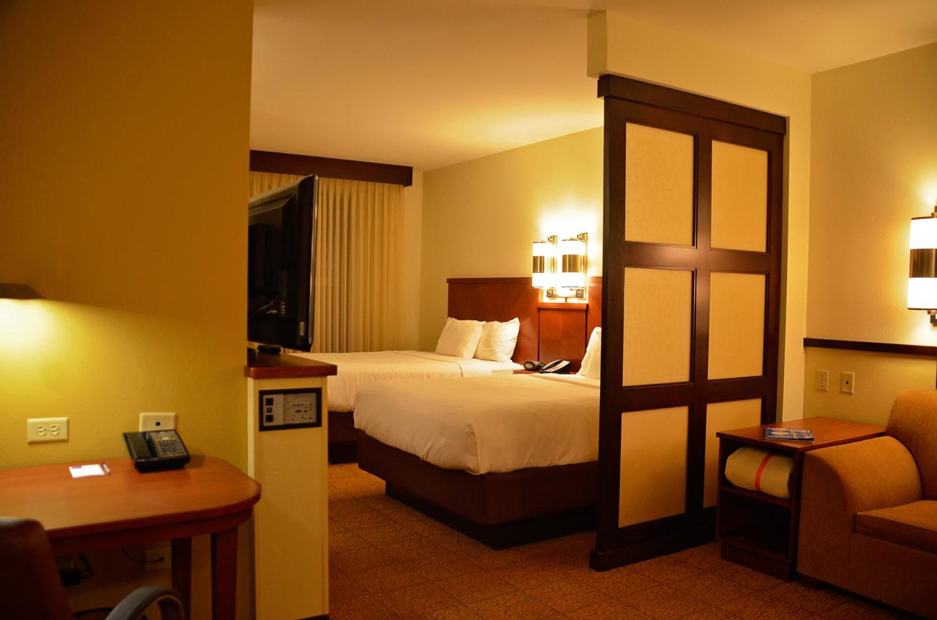 Queen Room with Two Queen Beds and Sofa Bed - High Floor