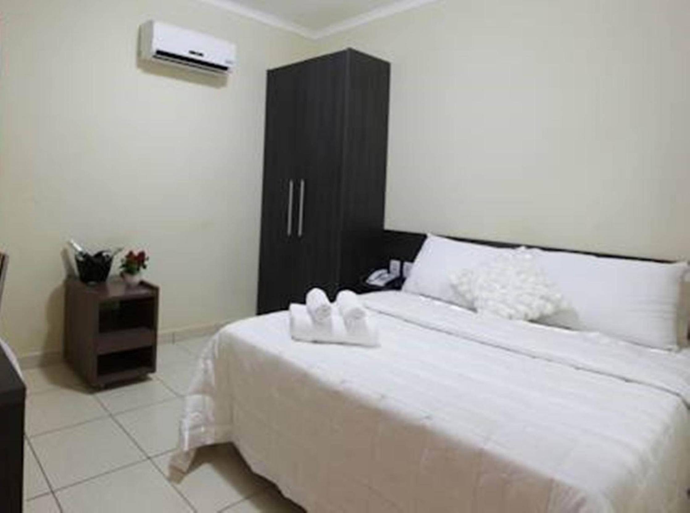 Standard Double or Twin Room - Photo 2