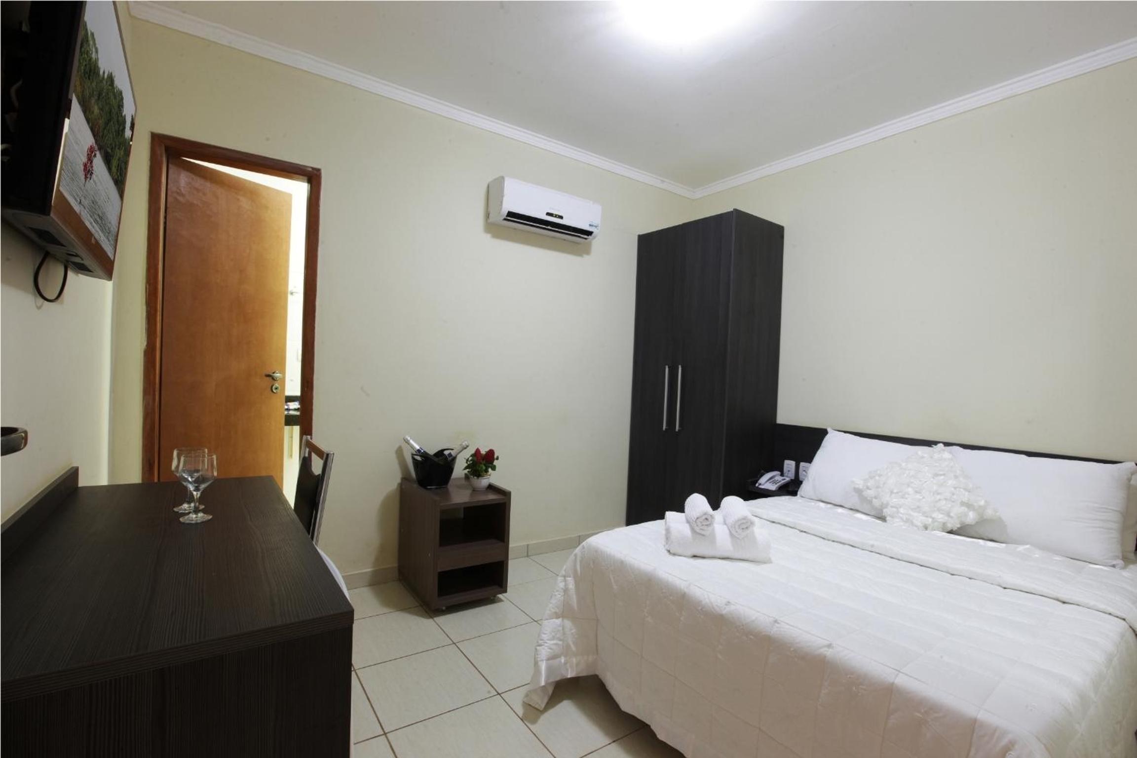 Standard Double or Twin Room - Photo 3