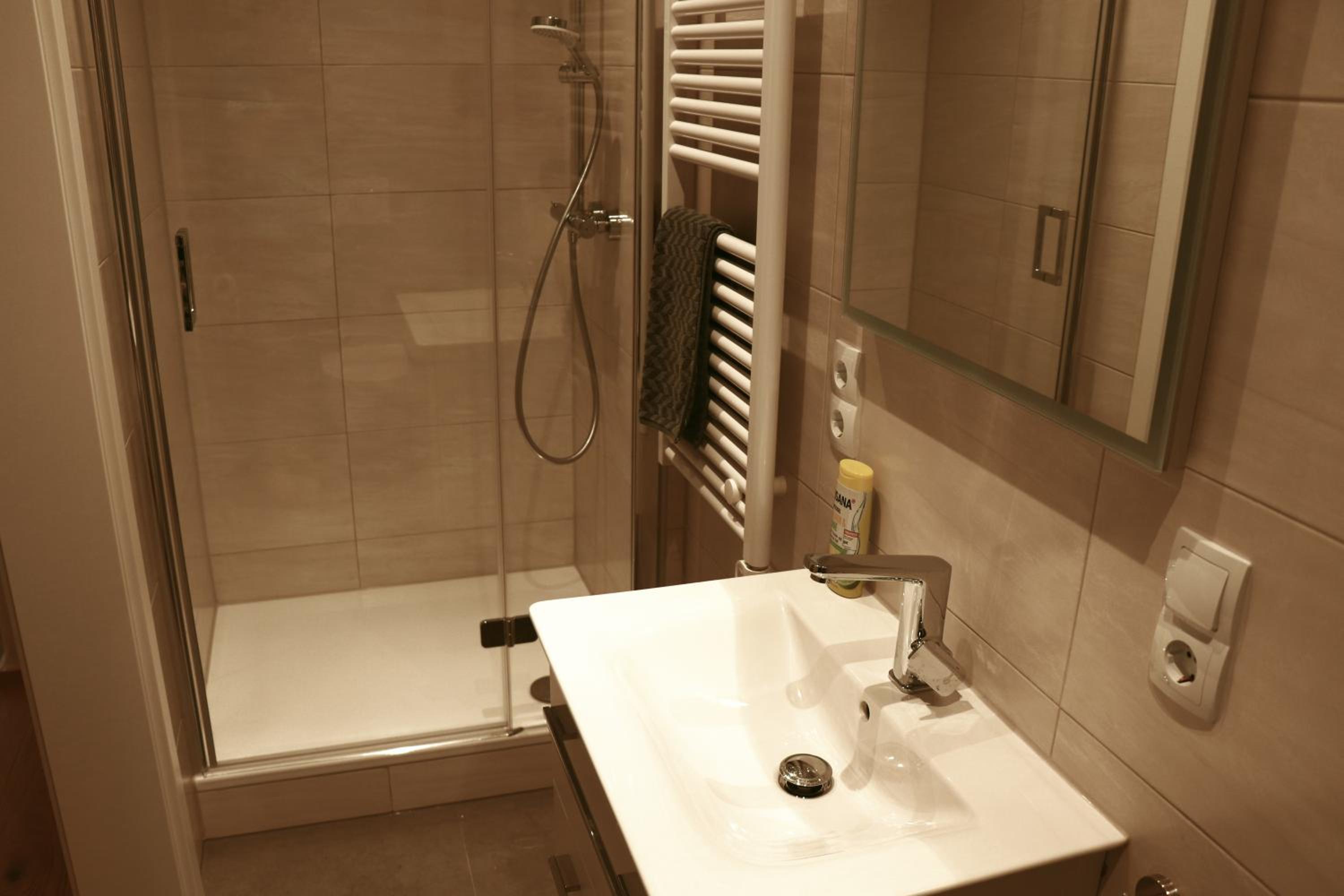 One-Bedroom Apartment - Photo 3