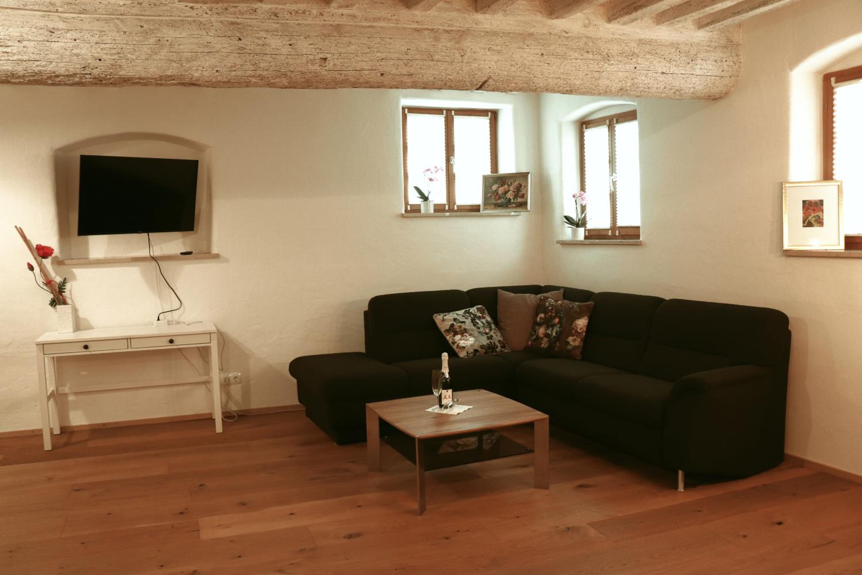One-Bedroom Apartment - Photo 1