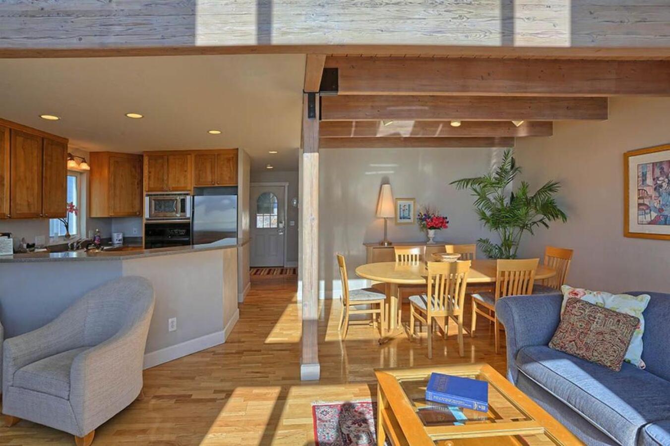 Three-Bedroom Townhouse photo 2