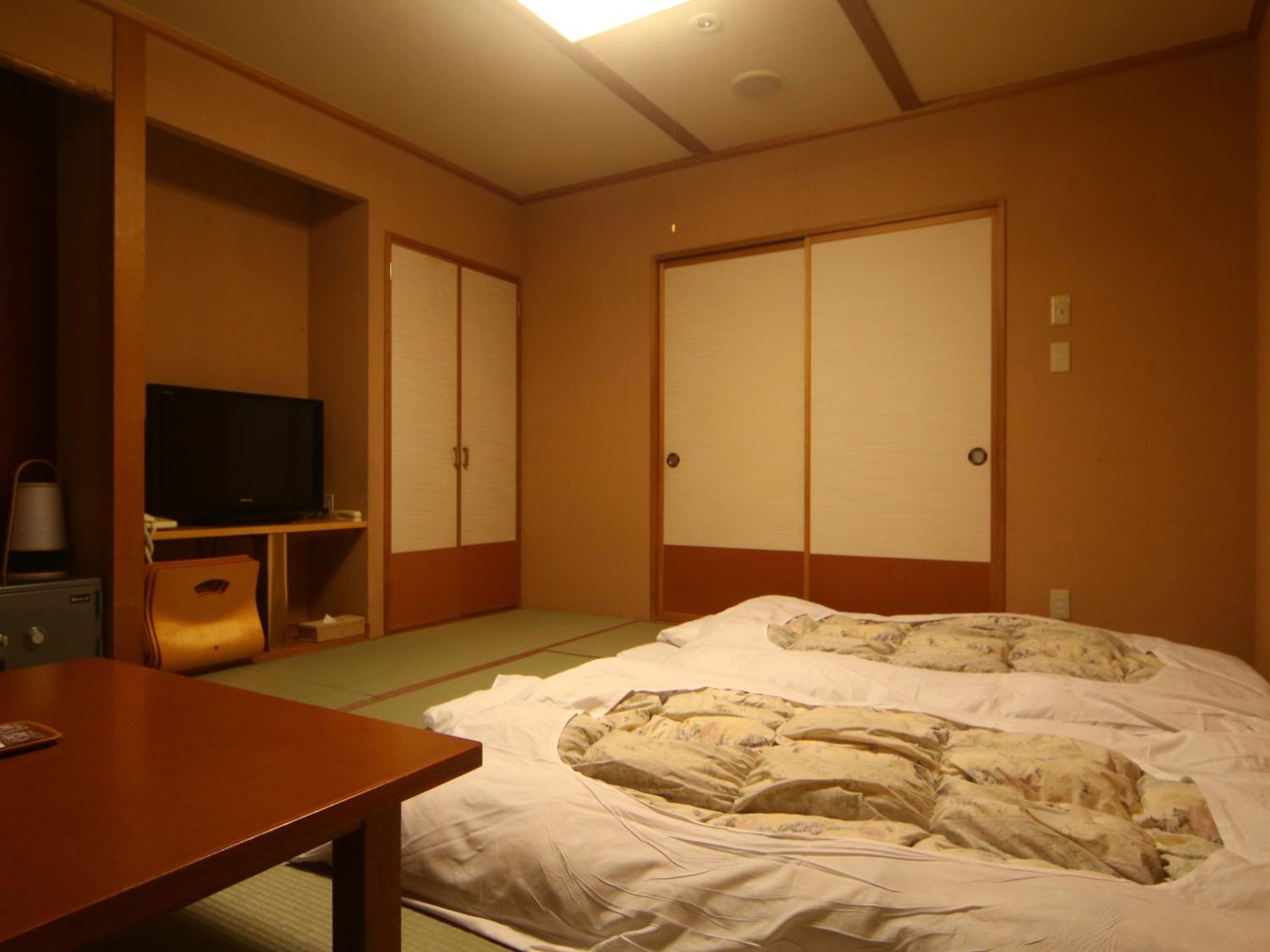 Japanese-Style Room with Private Bathroom and Valley View - Non-Smoking photo 3