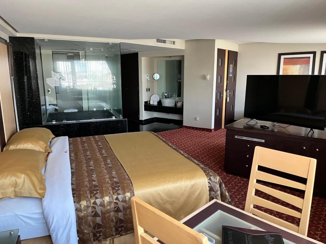 Junior Suite with Spa Bath photo 1