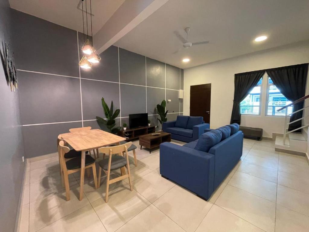Four-Bedroom House photo 3