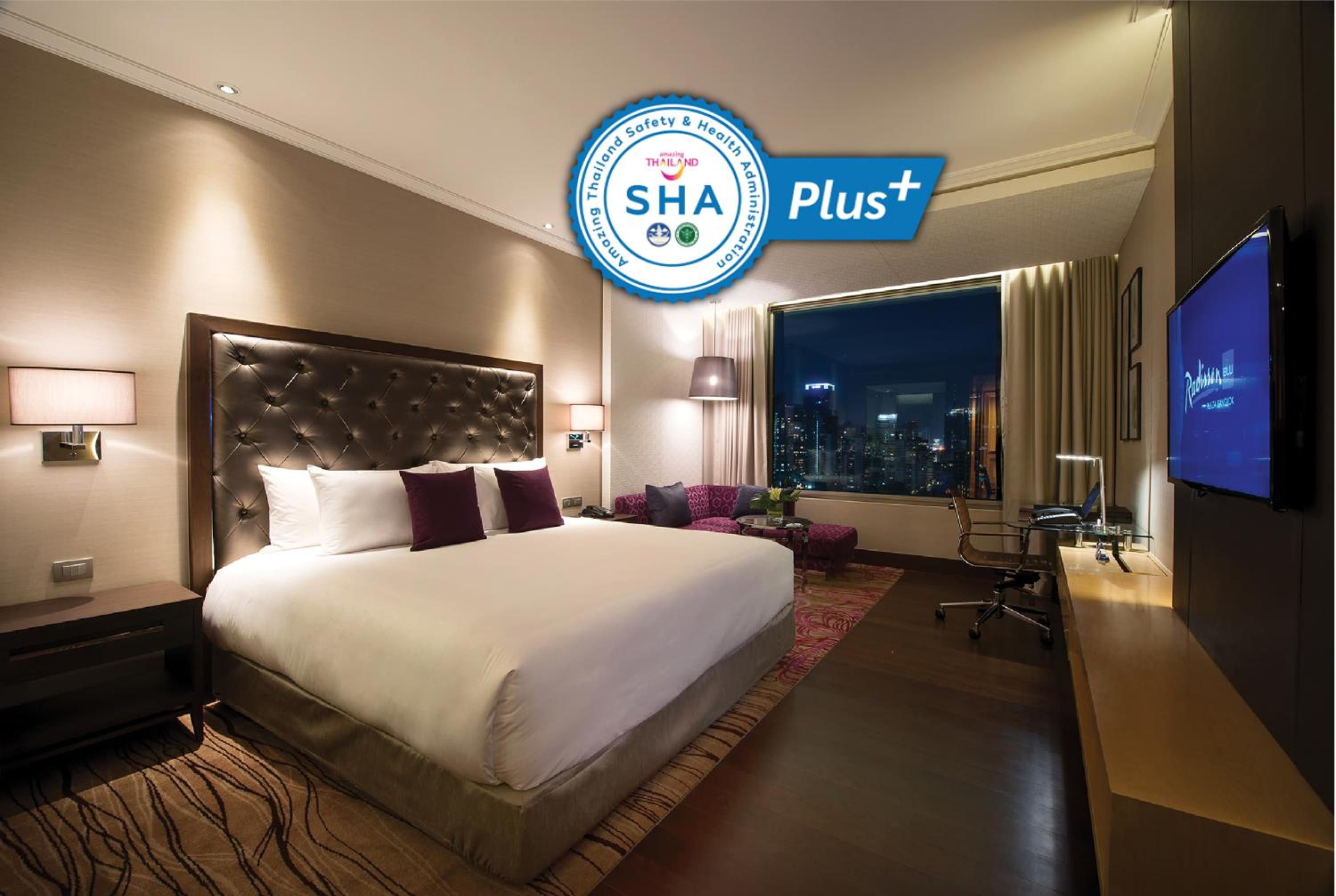 Deluxe Room with City View thumbnail 5