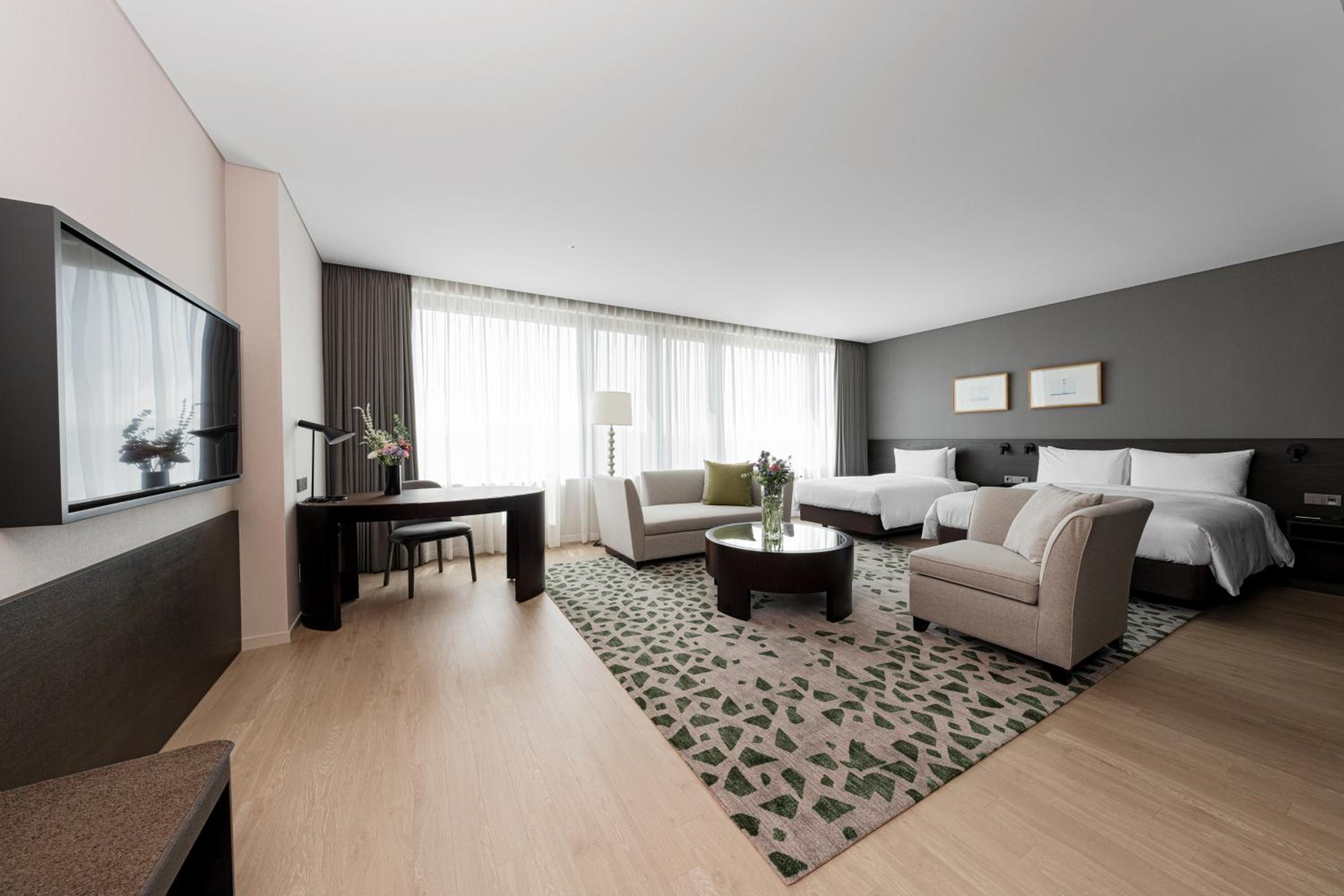Premier Suite - Photo 4