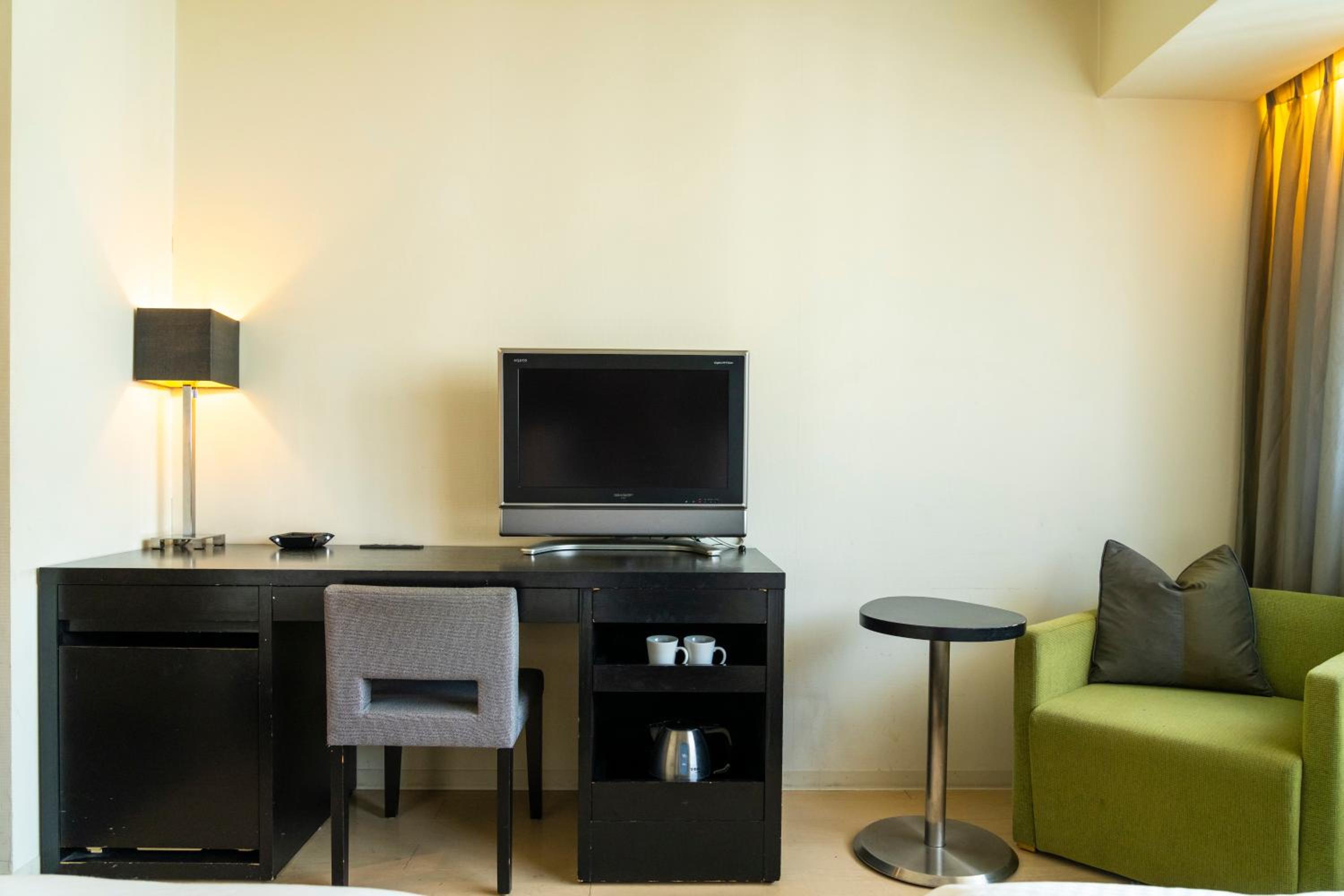 Standard Twin Room - Non-Smoking - Photo 8