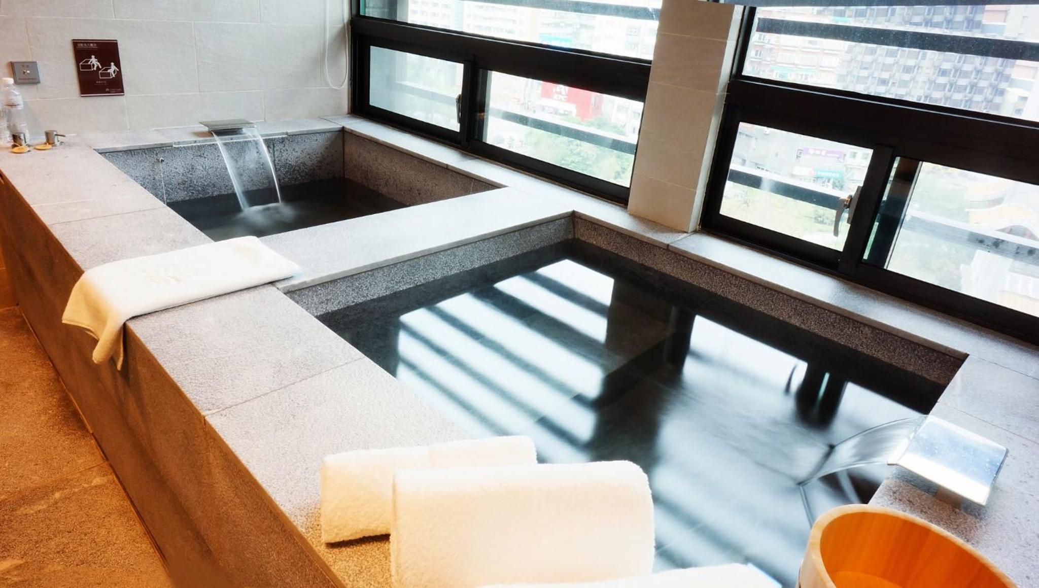Suite with Balcony photo 3