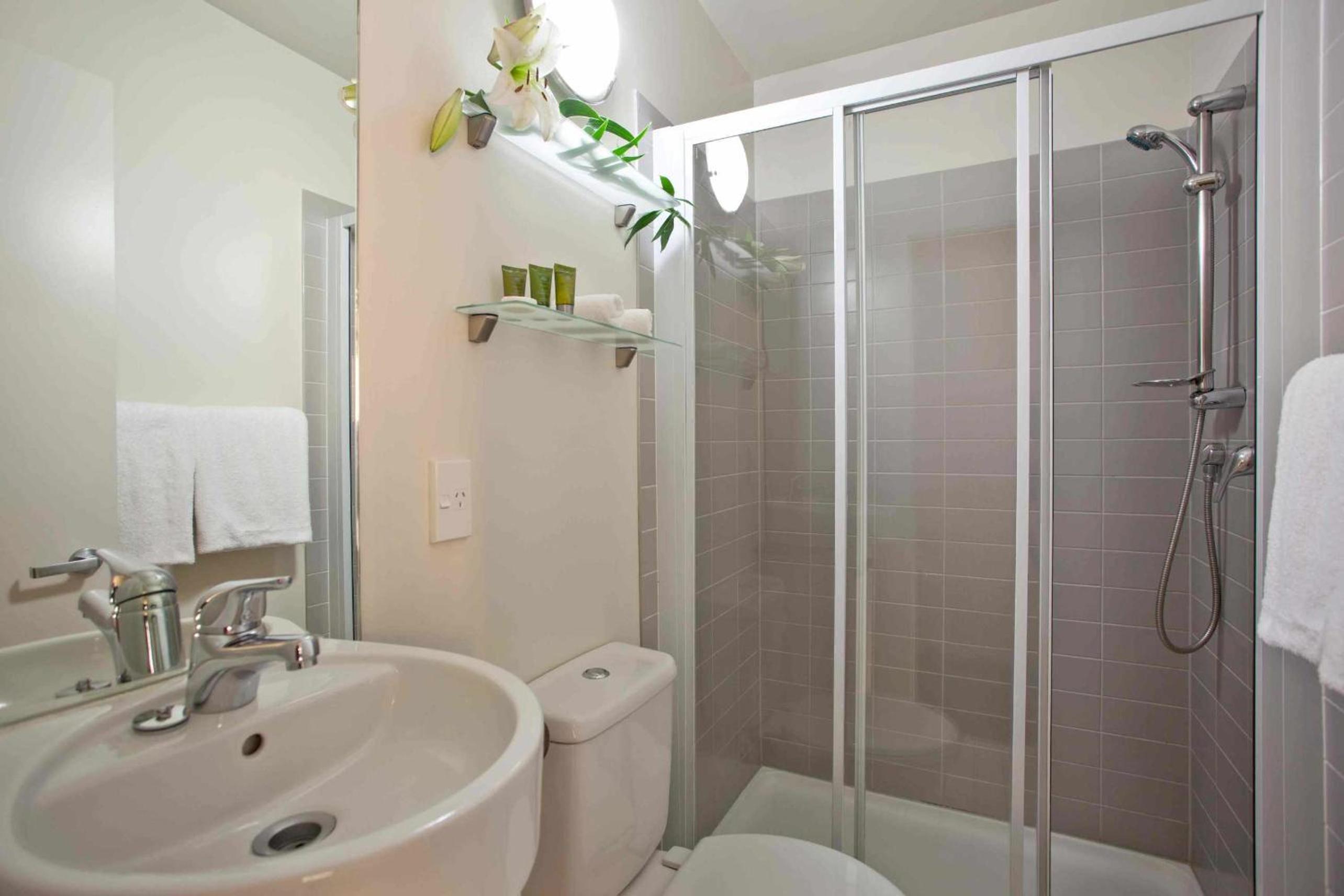 Premier One-Bedroom Apartment - Photo 5