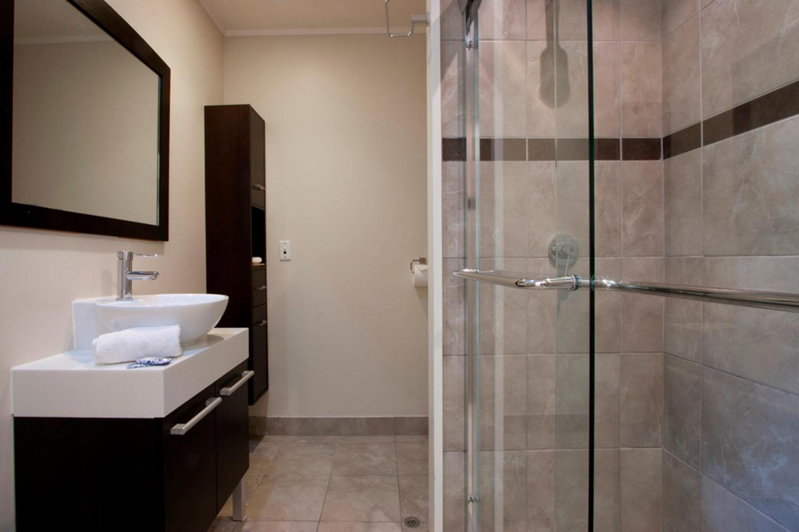 Premium Double or Twin Room - Photo 6