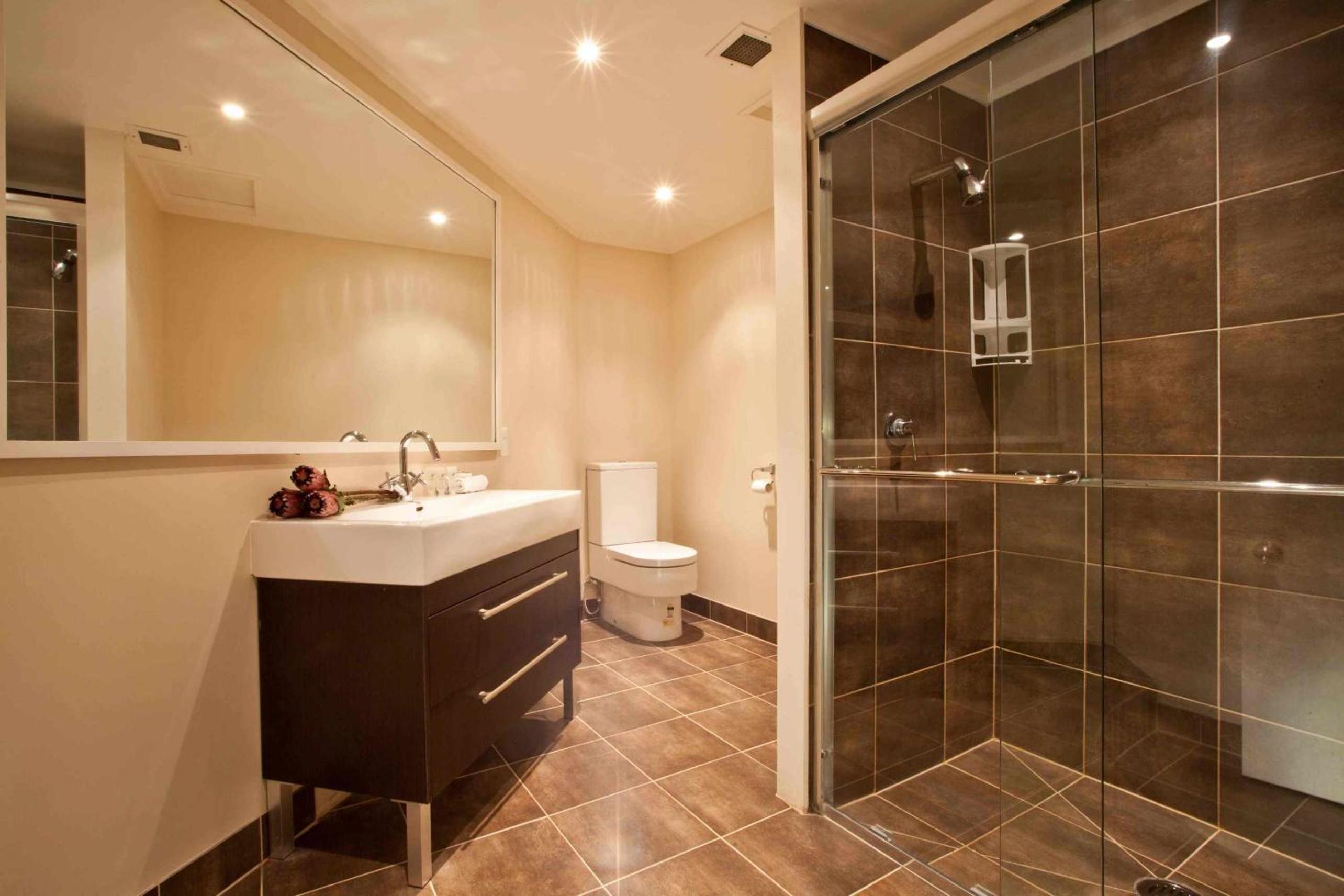 Executive Queen Room with Two Queen Beds - Photo 2