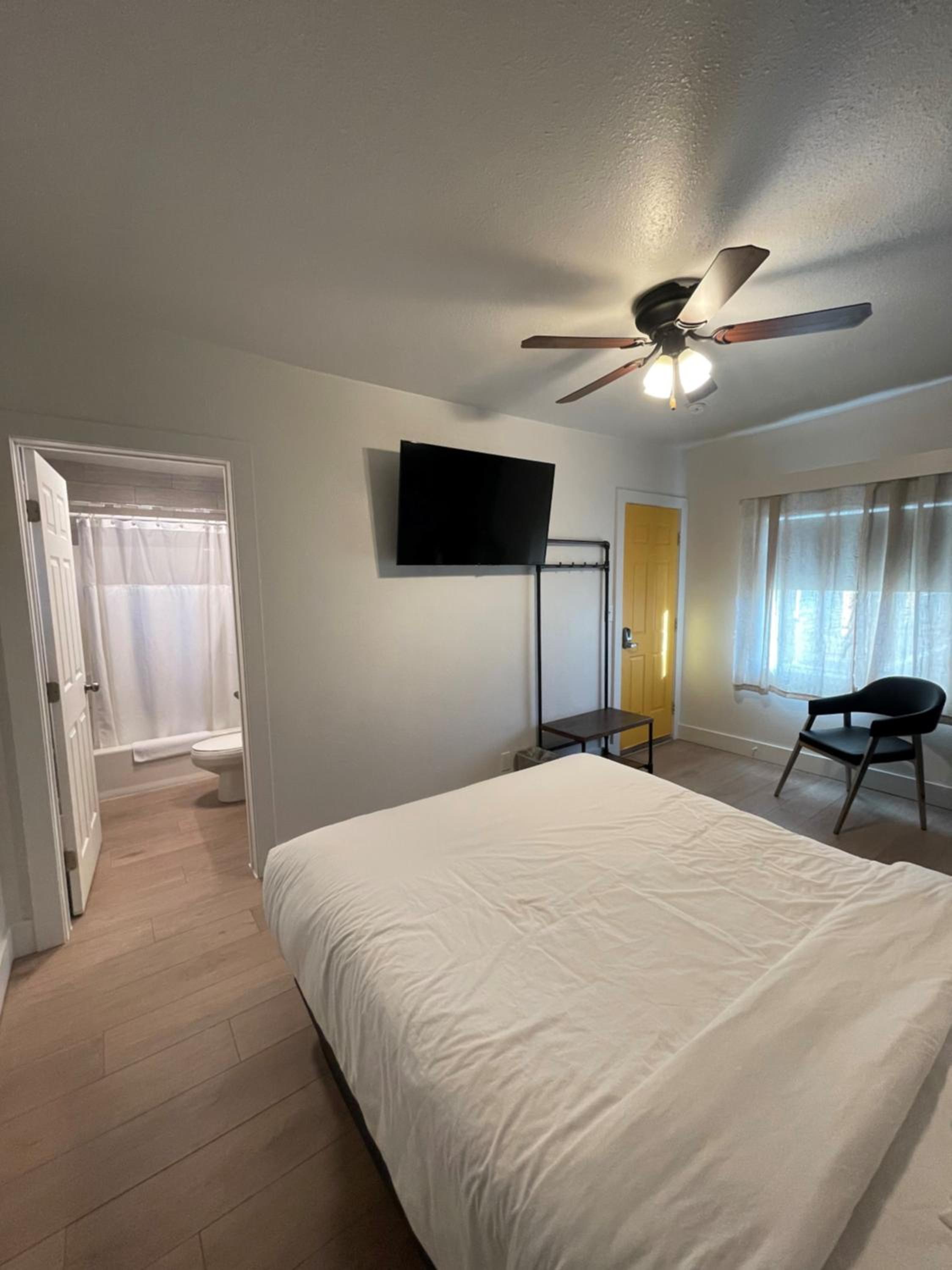 Queen Room - Photo 25