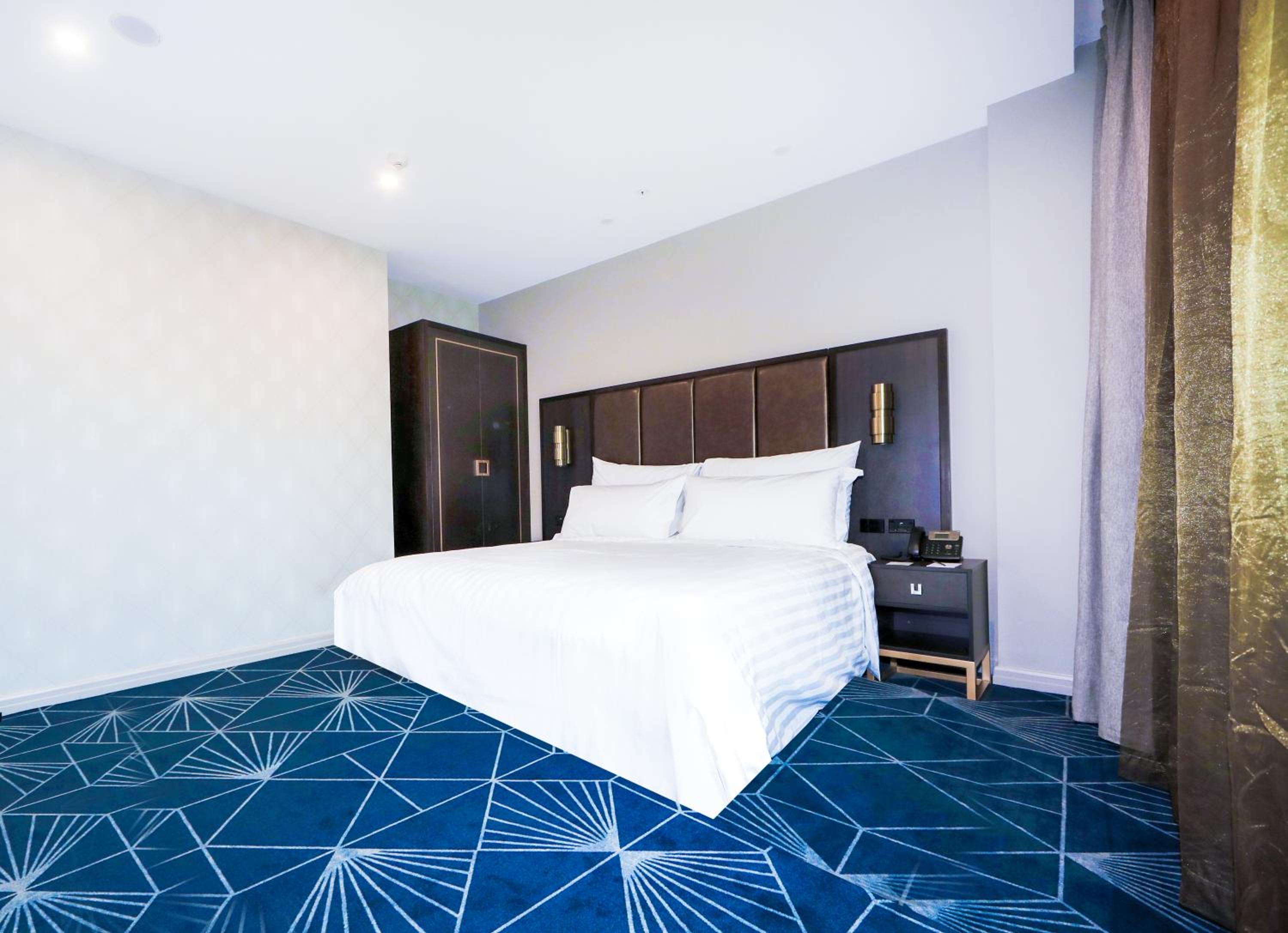 Swiss-SuperSuite One Bedroom  photo 2