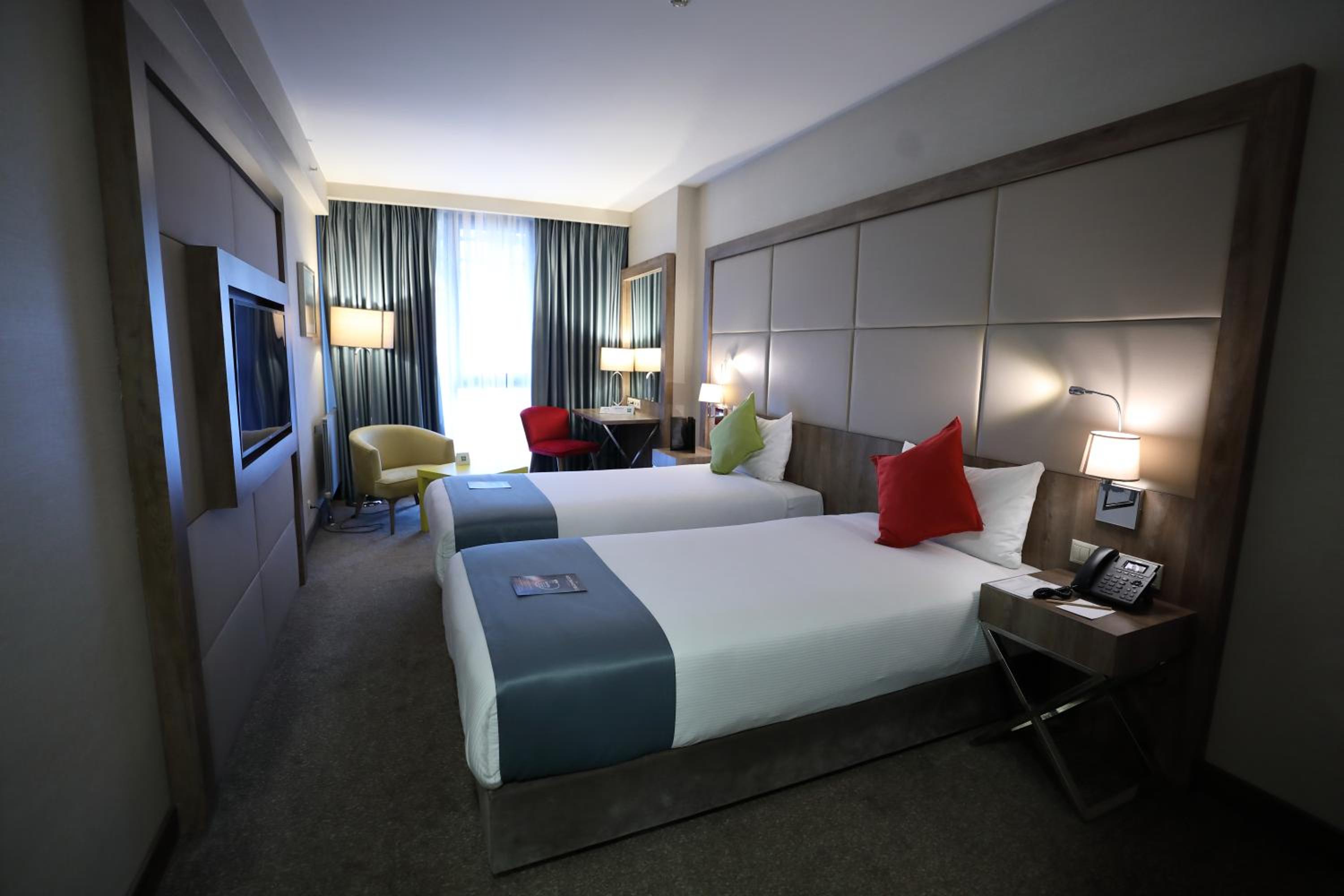 Deluxe Twin Room with Balcony photo 3